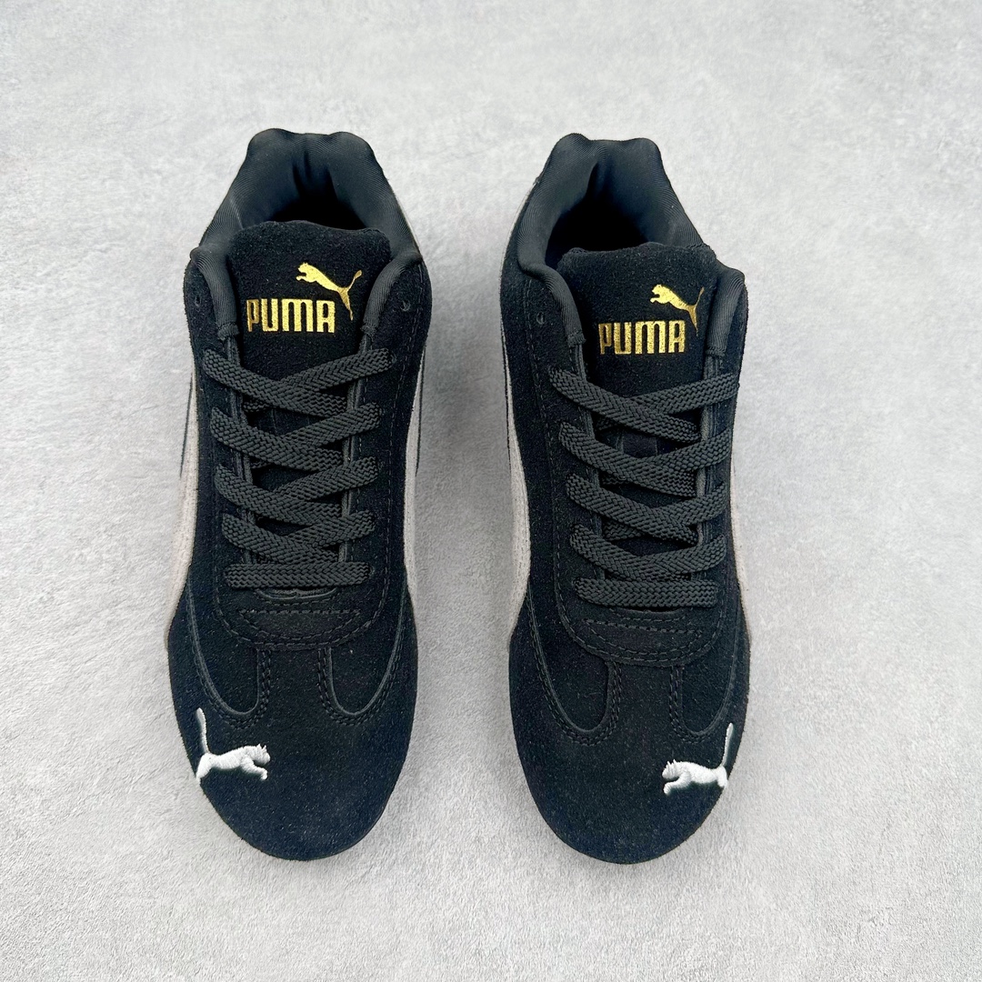 图片[2]-＃特价福利 PUMA Speedca OG 彪马极速赛车系列低帮德训风拼接复古百搭休闲运动赛车鞋 鞋款从80、90年代赛车手所穿的防火赛车鞋为原型，鞋身线条模仿了赛车的流线廓形 体现了空气动力学原理的结构 简约流畅的外观 恰好又和贯穿其中的Formstrip Logo融合恰到好处 视觉上细节丰富且协调 本次Speedcat OG鞋款归来 最大看点自然式保留了窄版鞋型以及薄底构造 这两年各品牌鞋底越做越厚 Speedcat反其道而行之 上脚几乎无鞋底的效果带来耳目一新的视觉体验 鞋面依旧是以质感细腻的麂皮材质打造 并且大面积近乎全包裹的使用 复古味道也愈发浓烈 配色上更是将最原始的黑色和红色带回 向F1赛车队的标志性队服致敬 相信让各位一眼种草的更多是出挑的大红色 上脚即可瞬间点亮整体造型 在以球鞋为核心的OOTD中脱颖而出 而另一款黑色则是低调的万金油 彰显新潮个性的同时又不喧宾夺主 也是热爱简约系穿搭朋友的首选 尺码：36 37 37.5 38 38.5 39 40 40.5 41 42 42.5 43 44 44.5 45-选品中心