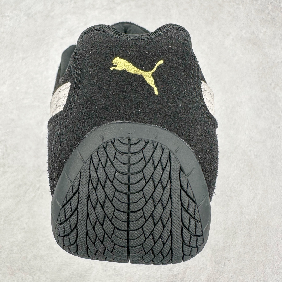 图片[8]-＃特价福利 PUMA Speedca OG 彪马极速赛车系列低帮德训风拼接复古百搭休闲运动赛车鞋 鞋款从80、90年代赛车手所穿的防火赛车鞋为原型，鞋身线条模仿了赛车的流线廓形 体现了空气动力学原理的结构 简约流畅的外观 恰好又和贯穿其中的Formstrip Logo融合恰到好处 视觉上细节丰富且协调 本次Speedcat OG鞋款归来 最大看点自然式保留了窄版鞋型以及薄底构造 这两年各品牌鞋底越做越厚 Speedcat反其道而行之 上脚几乎无鞋底的效果带来耳目一新的视觉体验 鞋面依旧是以质感细腻的麂皮材质打造 并且大面积近乎全包裹的使用 复古味道也愈发浓烈 配色上更是将最原始的黑色和红色带回 向F1赛车队的标志性队服致敬 相信让各位一眼种草的更多是出挑的大红色 上脚即可瞬间点亮整体造型 在以球鞋为核心的OOTD中脱颖而出 而另一款黑色则是低调的万金油 彰显新潮个性的同时又不喧宾夺主 也是热爱简约系穿搭朋友的首选 尺码：36 37 37.5 38 38.5 39 40 40.5 41 42 42.5 43 44 44.5 45-选品中心