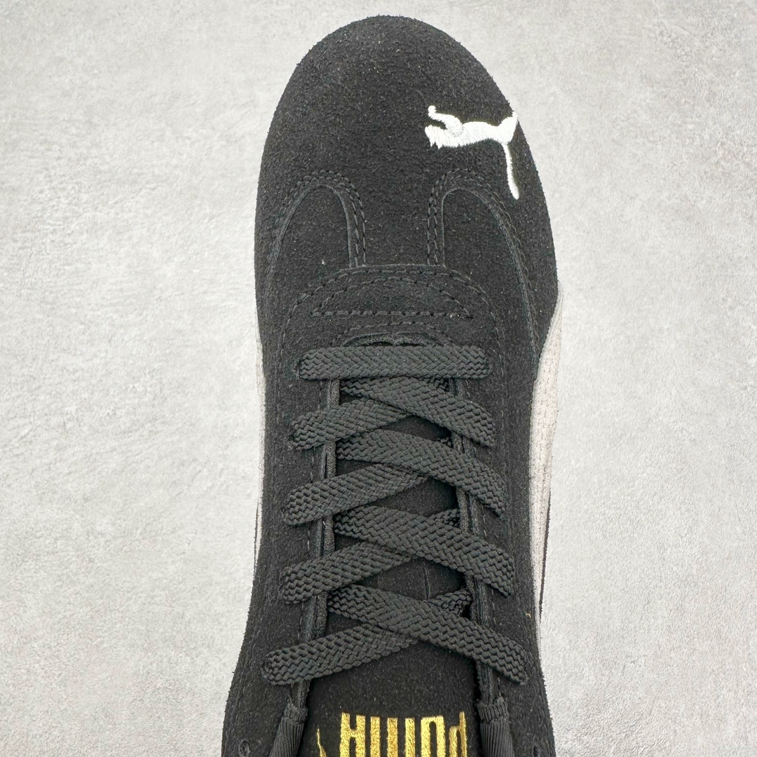 图片[4]-＃特价福利 PUMA Speedca OG 彪马极速赛车系列低帮德训风拼接复古百搭休闲运动赛车鞋 鞋款从80、90年代赛车手所穿的防火赛车鞋为原型，鞋身线条模仿了赛车的流线廓形 体现了空气动力学原理的结构 简约流畅的外观 恰好又和贯穿其中的Formstrip Logo融合恰到好处 视觉上细节丰富且协调 本次Speedcat OG鞋款归来 最大看点自然式保留了窄版鞋型以及薄底构造 这两年各品牌鞋底越做越厚 Speedcat反其道而行之 上脚几乎无鞋底的效果带来耳目一新的视觉体验 鞋面依旧是以质感细腻的麂皮材质打造 并且大面积近乎全包裹的使用 复古味道也愈发浓烈 配色上更是将最原始的黑色和红色带回 向F1赛车队的标志性队服致敬 相信让各位一眼种草的更多是出挑的大红色 上脚即可瞬间点亮整体造型 在以球鞋为核心的OOTD中脱颖而出 而另一款黑色则是低调的万金油 彰显新潮个性的同时又不喧宾夺主 也是热爱简约系穿搭朋友的首选 尺码：36 37 37.5 38 38.5 39 40 40.5 41 42 42.5 43 44 44.5 45-选品中心