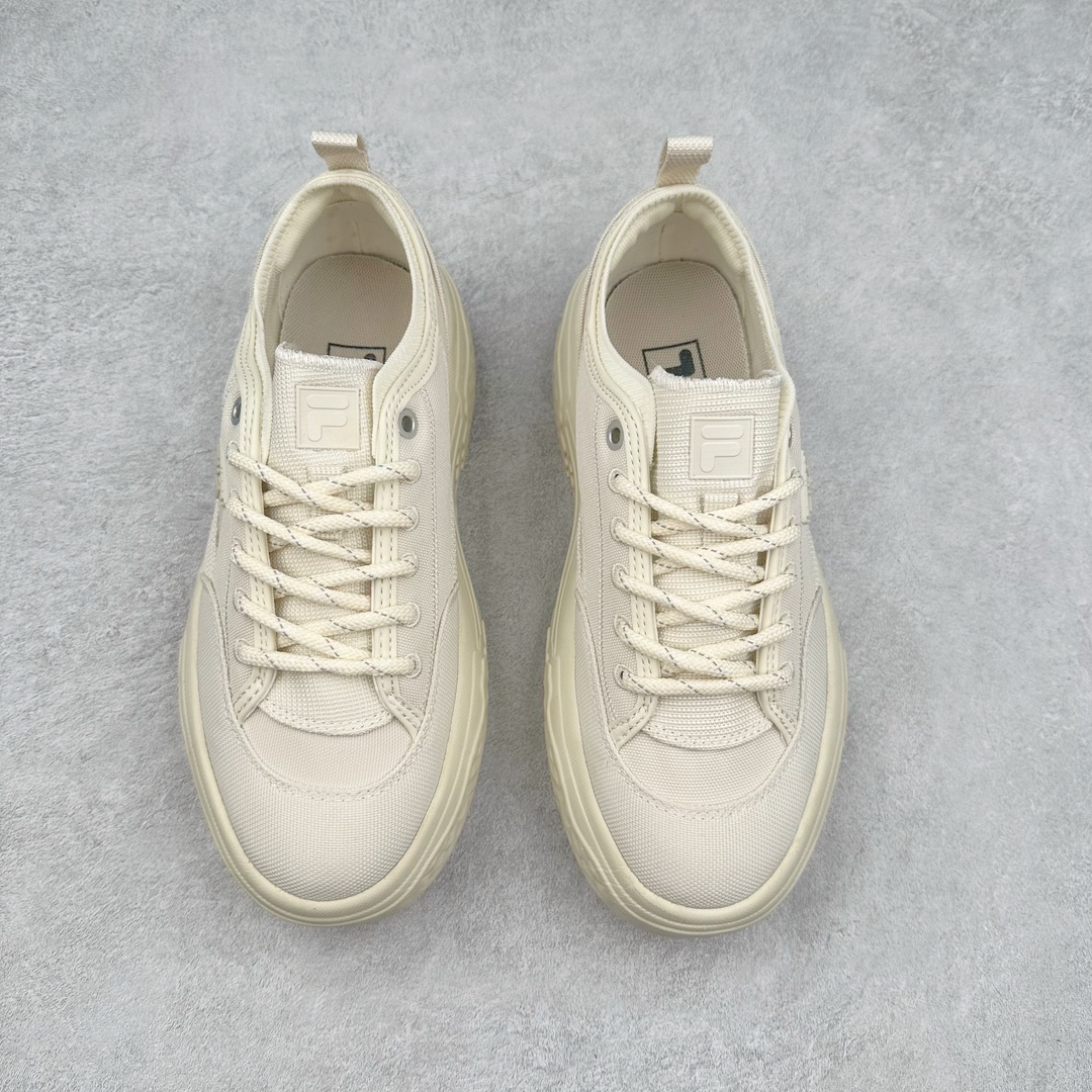 图片[2]-FILA ROCK 斐乐岩石鞋舒适百搭轻便耐磨透气减震低帮帆布鞋 FUSION 系列传承了 FILA 的百年基因，融入年轻运动及潮流文化，成为引领变革、创新突破的一代。以“1+N” 的跨界合作模式重现经典的同时创造经典。带来最出其不意的跨界合作惊喜。同时，FILAFUSION把FILA 的 DNA 融入到定制体验里，你可以随心制造厲于你的产品。FILA FUSION 的鞋家族涵盖了老爹鞋、跑步鞋、网球鞋、季节款。风格复古新潮，满足了时尚人士出行及各类运动的搭配需求，成为当下年轻人筷拥的鞋类品牌之一。FILA FUSION 走进年轻人的世界，通过年轻人运动，街舞，滑板，篮球，展现 FILA FUSION 的潮流态度和年轻文化。FILA FUSION 认为末来属于引领变革、创新突破的年轻一代，让我们一起构成 FILA 未来的蓝图吧！尺码：35.5 36 36.5 37.5 38 38.5 39 40 40.5 41 42 42.5 43 44 44.5 45 45.5-选品中心