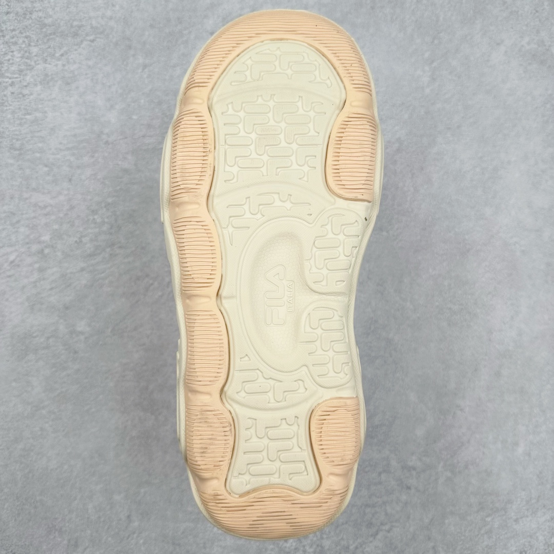 图片[9]-FILA ROCK 斐乐岩石鞋舒适百搭轻便耐磨透气减震低帮帆布鞋 FUSION 系列传承了 FILA 的百年基因，融入年轻运动及潮流文化，成为引领变革、创新突破的一代。以“1+N” 的跨界合作模式重现经典的同时创造经典。带来最出其不意的跨界合作惊喜。同时，FILAFUSION把FILA 的 DNA 融入到定制体验里，你可以随心制造厲于你的产品。FILA FUSION 的鞋家族涵盖了老爹鞋、跑步鞋、网球鞋、季节款。风格复古新潮，满足了时尚人士出行及各类运动的搭配需求，成为当下年轻人筷拥的鞋类品牌之一。FILA FUSION 走进年轻人的世界，通过年轻人运动，街舞，滑板，篮球，展现 FILA FUSION 的潮流态度和年轻文化。FILA FUSION 认为末来属于引领变革、创新突破的年轻一代，让我们一起构成 FILA 未来的蓝图吧！尺码：35.5 36 36.5 37.5 38 38.5 39 40 40.5 41 42 42.5 43 44 44.5 45 45.5-选品中心