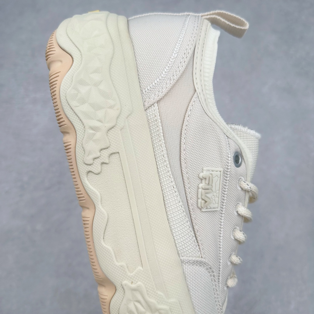 图片[6]-FILA ROCK 斐乐岩石鞋舒适百搭轻便耐磨透气减震低帮帆布鞋 FUSION 系列传承了 FILA 的百年基因，融入年轻运动及潮流文化，成为引领变革、创新突破的一代。以“1+N” 的跨界合作模式重现经典的同时创造经典。带来最出其不意的跨界合作惊喜。同时，FILAFUSION把FILA 的 DNA 融入到定制体验里，你可以随心制造厲于你的产品。FILA FUSION 的鞋家族涵盖了老爹鞋、跑步鞋、网球鞋、季节款。风格复古新潮，满足了时尚人士出行及各类运动的搭配需求，成为当下年轻人筷拥的鞋类品牌之一。FILA FUSION 走进年轻人的世界，通过年轻人运动，街舞，滑板，篮球，展现 FILA FUSION 的潮流态度和年轻文化。FILA FUSION 认为末来属于引领变革、创新突破的年轻一代，让我们一起构成 FILA 未来的蓝图吧！尺码：35.5 36 36.5 37.5 38 38.5 39 40 40.5 41 42 42.5 43 44 44.5 45 45.5-选品中心