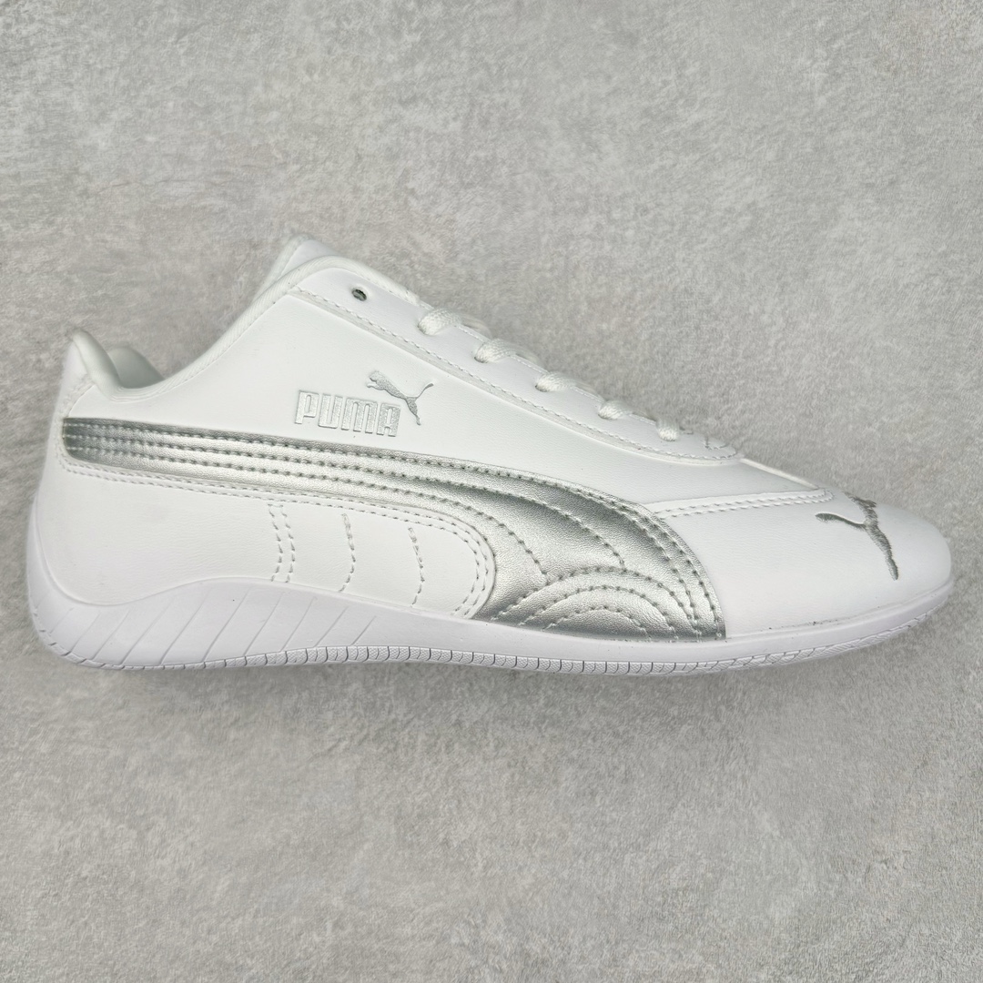 ＃特价福利 PUMA Speedca OG 彪马极速赛车系列低帮德训风拼接复古百搭休闲运动赛车鞋 鞋款从80、90年代赛车手所穿的防火赛车鞋为原型，鞋身线条模仿了赛车的流线廓形 体现了空气动力学原理的结构 简约流畅的外观 恰好又和贯穿其中的Formstrip Logo融合恰到好处 视觉上细节丰富且协调 本次Speedcat OG鞋款归来 最大看点自然式保留了窄版鞋型以及薄底构造 这两年各品牌鞋底越做越厚 Speedcat反其道而行之 上脚几乎无鞋底的效果带来耳目一新的视觉体验 鞋面依旧是以质感细腻的麂皮材质打造 并且大面积近乎全包裹的使用 复古味道也愈发浓烈 配色上更是将最原始的黑色和红色带回 向F1赛车队的标志性队服致敬 相信让各位一眼种草的更多是出挑的大红色 上脚即可瞬间点亮整体造型 在以球鞋为核心的OOTD中脱颖而出 而另一款黑色则是低调的万金油 彰显新潮个性的同时又不喧宾夺主 也是热爱简约系穿搭朋友的首选 尺码：36 37 37.5 38 38.5 39 40 40.5 41 42 42.5 43 44 44.5 45-选品中心