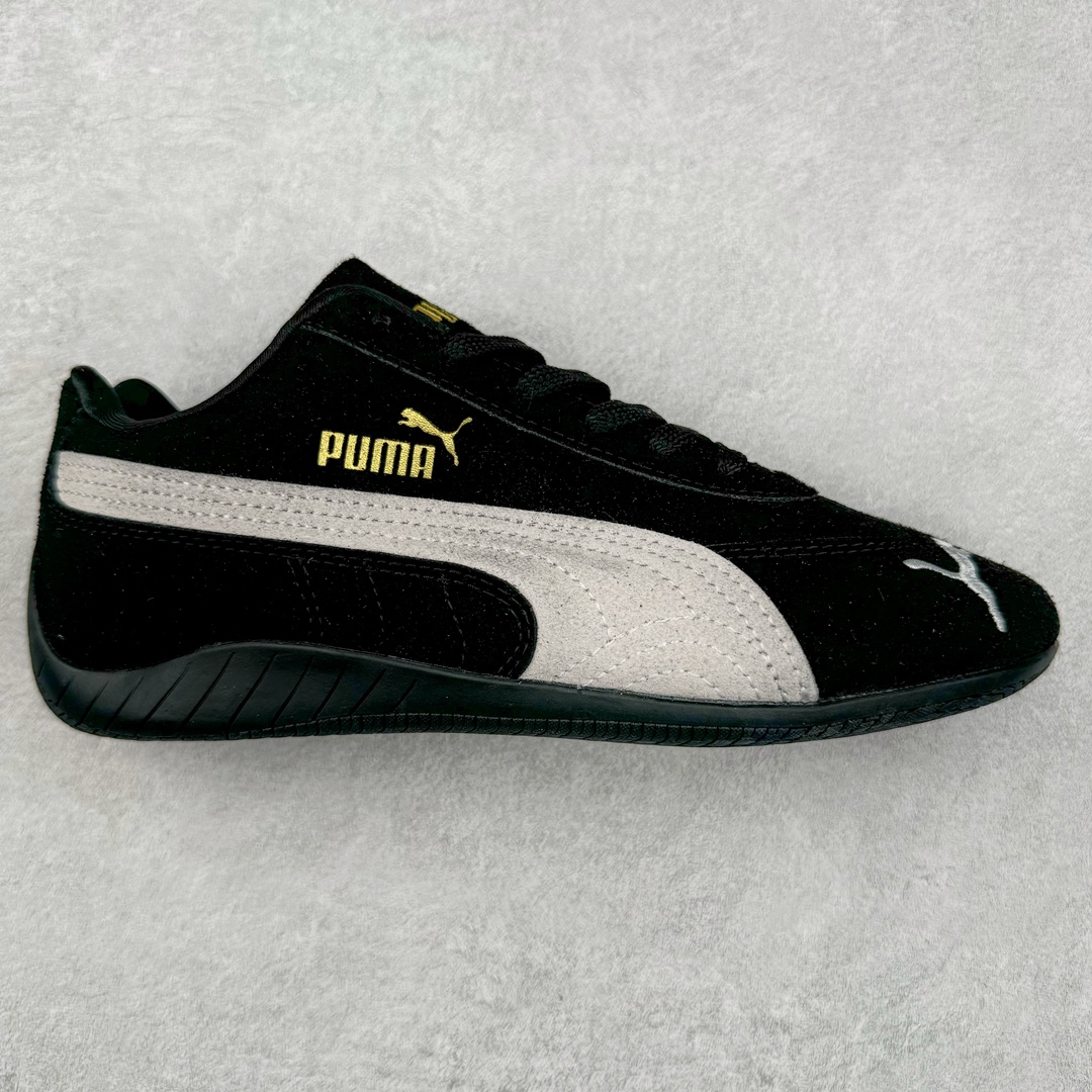 图片[3]-＃特价福利 PUMA Speedca OG 彪马极速赛车系列低帮德训风拼接复古百搭休闲运动赛车鞋 鞋款从80、90年代赛车手所穿的防火赛车鞋为原型，鞋身线条模仿了赛车的流线廓形 体现了空气动力学原理的结构 简约流畅的外观 恰好又和贯穿其中的Formstrip Logo融合恰到好处 视觉上细节丰富且协调 本次Speedcat OG鞋款归来 最大看点自然式保留了窄版鞋型以及薄底构造 这两年各品牌鞋底越做越厚 Speedcat反其道而行之 上脚几乎无鞋底的效果带来耳目一新的视觉体验 鞋面依旧是以质感细腻的麂皮材质打造 并且大面积近乎全包裹的使用 复古味道也愈发浓烈 配色上更是将最原始的黑色和红色带回 向F1赛车队的标志性队服致敬 相信让各位一眼种草的更多是出挑的大红色 上脚即可瞬间点亮整体造型 在以球鞋为核心的OOTD中脱颖而出 而另一款黑色则是低调的万金油 彰显新潮个性的同时又不喧宾夺主 也是热爱简约系穿搭朋友的首选 尺码：36 37 37.5 38 38.5 39 40 40.5 41 42 42.5 43 44 44.5 45-选品中心