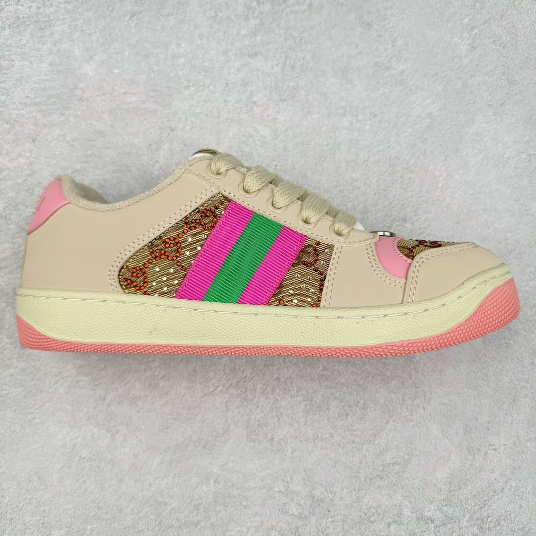 图片[5]-＃福利特价 Gucci Screener sneaker 古驰双G小脏鞋系列复古怀旧校园风低帮板鞋 全套原楦原纸版原鞋开模 纯手工水洗做旧处理 侧面条纹饰带 原厂定制 原厂数据电绣 清晰立体 全鞋电脑针车 紧密相连 针距密度一致 环保乳胶注塑鞋垫 厚度脚感还原原版 皮面裁剪部位 统一油边封口工艺 右脚鞋侧嵌入NFC防伪芯片装置＋鞋盒标二唯码扫描 秒进官网 专柜全套包装 防尘袋 说明书 质保卡 购物袋 尺码：35 36 37 38 39 40 41 42 43 44 45-选品中心