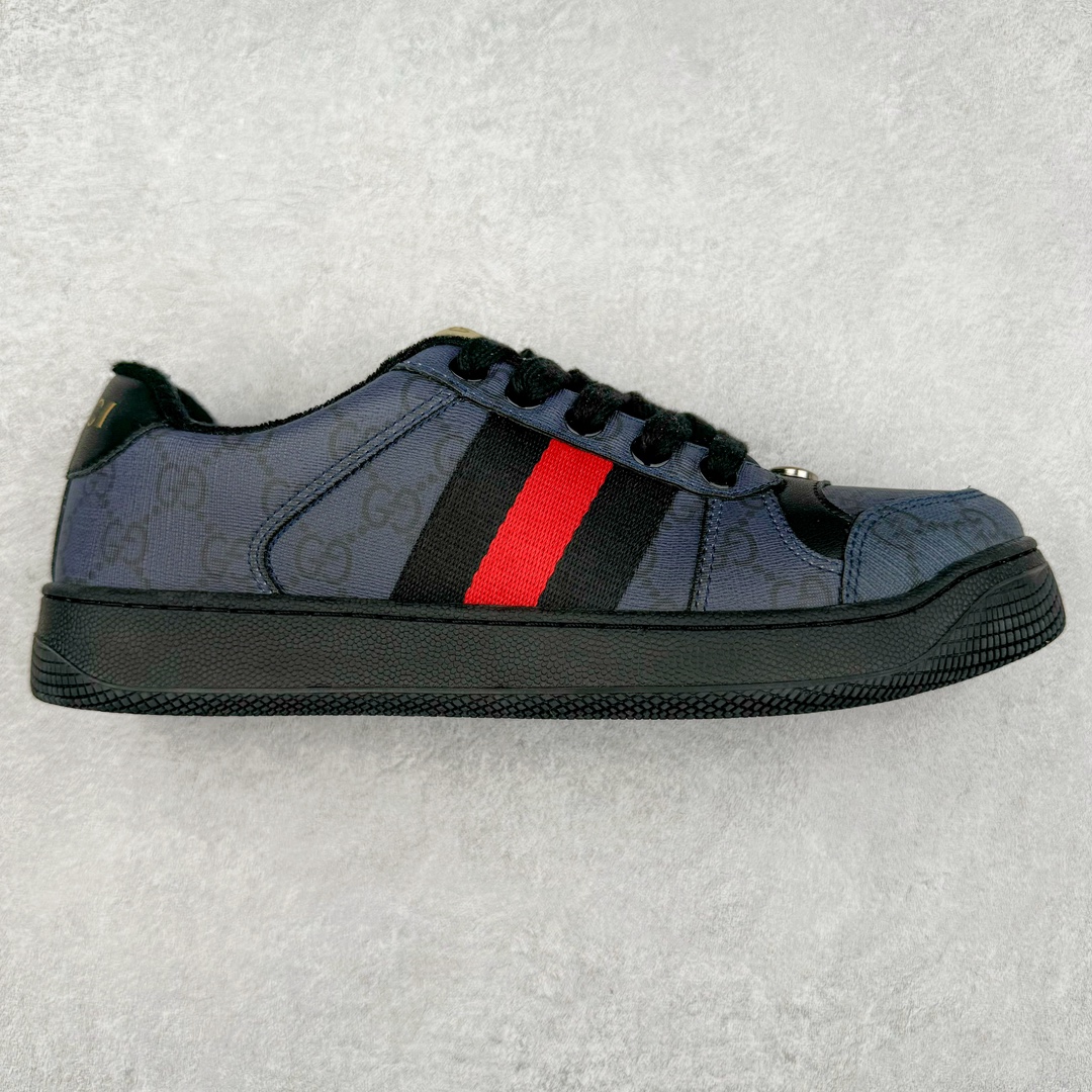 图片[7]-＃福利特价 Gucci Screener sneaker 古驰双G小脏鞋系列复古怀旧校园风低帮板鞋 全套原楦原纸版原鞋开模 纯手工水洗做旧处理 侧面条纹饰带 原厂定制 原厂数据电绣 清晰立体 全鞋电脑针车 紧密相连 针距密度一致 环保乳胶注塑鞋垫 厚度脚感还原原版 皮面裁剪部位 统一油边封口工艺 右脚鞋侧嵌入NFC防伪芯片装置＋鞋盒标二唯码扫描 秒进官网 专柜全套包装 防尘袋 说明书 质保卡 购物袋 尺码：35 36 37 38 39 40 41 42 43 44 45-选品中心