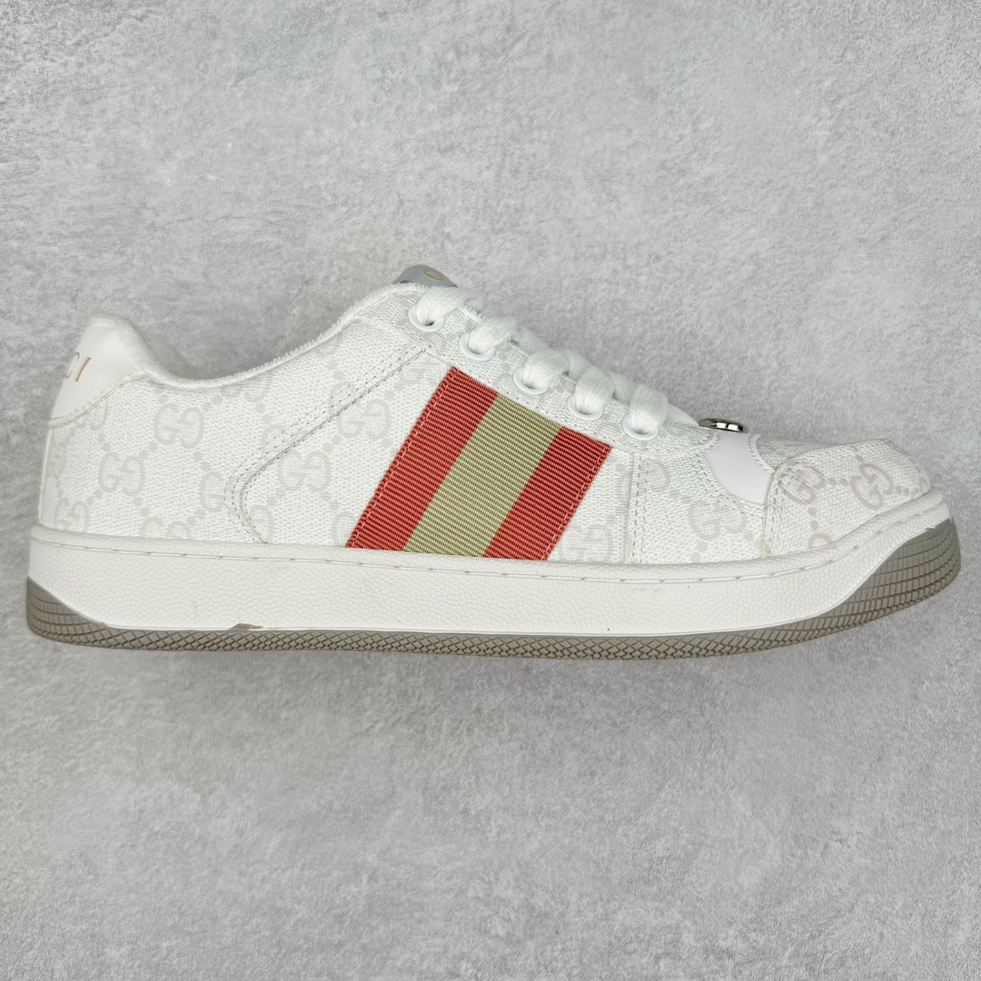 ＃福利特价 Gucci Screener sneaker 古驰双G小脏鞋系列复古怀旧校园风低帮板鞋 全套原楦原纸版原鞋开模 纯手工水洗做旧处理 侧面条纹饰带 原厂定制 原厂数据电绣 清晰立体 全鞋电脑针车 紧密相连 针距密度一致 环保乳胶注塑鞋垫 厚度脚感还原原版 皮面裁剪部位 统一油边封口工艺 右脚鞋侧嵌入NFC防伪芯片装置＋鞋盒标二唯码扫描 秒进官网 专柜全套包装 防尘袋 说明书 质保卡 购物袋 尺码：35 36 37 38 39 40 41 42 43 44 45-选品中心