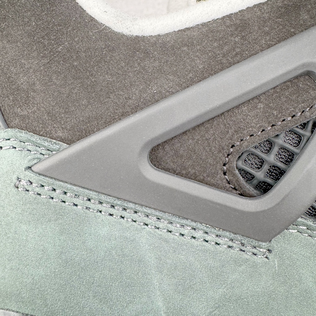 图片[18]-＃Ljr Air Jordan AJ4 Retro \\\” Fear \\\” 黑白恐惧 复刻2024版 FQ8138-002 圈内高端零售标杆 独家外贸特供 耗时半年巨作 全套原纸板楦头开发 原厂特供皮料加持 确保原汁原味 完美呈现四代版型 一比一鞋头弧度高度鞋身弧度 数据细节工艺流程均保持原鞋一致 原厂TPU网格鞋带扣 正确内里网布 菱角分明不变形无多余毛边 柔软性质感一致于原鞋 市场唯一原厂鞋扣模具 背面可见隐藏注塑口 原厂织唛标 原厂飞人电绣工艺 尾指中部跳三针 独家绑鞋带手法 印刷中底布 四线拉帮 米色美纹纸贴合固定 进口港宝加持 后跟自然饱满 全鞋荧光划线卡点 追求极致完美 每一双都是工艺品 多重QC质检 超越公司货的品控标准 实实在在的免检产品 尺码：40.5 41 42 42.5 43 44 44.5 45 45.5 46 47.5 48.5-选品中心