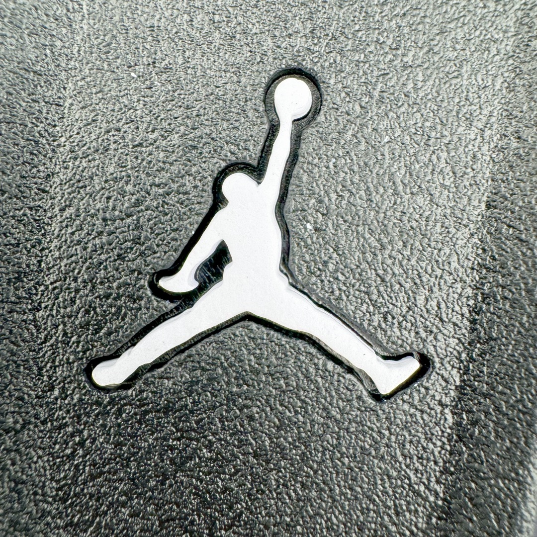 图片[23]-＃Ljr Air Jordan AJ4 Retro \\\” Fear \\\” 黑白恐惧 复刻2024版 FQ8138-002 圈内高端零售标杆 独家外贸特供 耗时半年巨作 全套原纸板楦头开发 原厂特供皮料加持 确保原汁原味 完美呈现四代版型 一比一鞋头弧度高度鞋身弧度 数据细节工艺流程均保持原鞋一致 原厂TPU网格鞋带扣 正确内里网布 菱角分明不变形无多余毛边 柔软性质感一致于原鞋 市场唯一原厂鞋扣模具 背面可见隐藏注塑口 原厂织唛标 原厂飞人电绣工艺 尾指中部跳三针 独家绑鞋带手法 印刷中底布 四线拉帮 米色美纹纸贴合固定 进口港宝加持 后跟自然饱满 全鞋荧光划线卡点 追求极致完美 每一双都是工艺品 多重QC质检 超越公司货的品控标准 实实在在的免检产品 尺码：40.5 41 42 42.5 43 44 44.5 45 45.5 46 47.5 48.5-选品中心