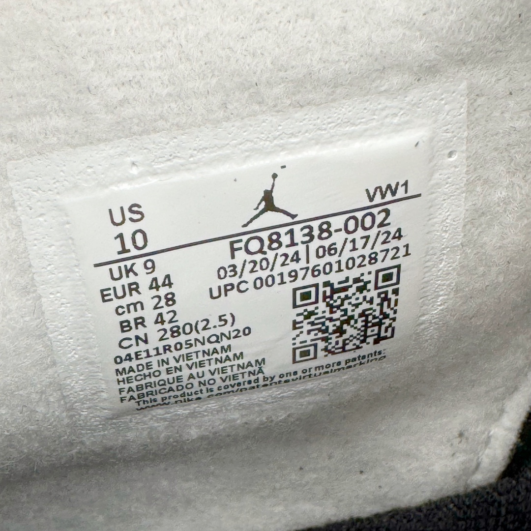 图片[12]-＃Ljr Air Jordan AJ4 Retro \\\” Fear \\\” 黑白恐惧 复刻2024版 FQ8138-002 圈内高端零售标杆 独家外贸特供 耗时半年巨作 全套原纸板楦头开发 原厂特供皮料加持 确保原汁原味 完美呈现四代版型 一比一鞋头弧度高度鞋身弧度 数据细节工艺流程均保持原鞋一致 原厂TPU网格鞋带扣 正确内里网布 菱角分明不变形无多余毛边 柔软性质感一致于原鞋 市场唯一原厂鞋扣模具 背面可见隐藏注塑口 原厂织唛标 原厂飞人电绣工艺 尾指中部跳三针 独家绑鞋带手法 印刷中底布 四线拉帮 米色美纹纸贴合固定 进口港宝加持 后跟自然饱满 全鞋荧光划线卡点 追求极致完美 每一双都是工艺品 多重QC质检 超越公司货的品控标准 实实在在的免检产品 尺码：40.5 41 42 42.5 43 44 44.5 45 45.5 46 47.5 48.5-选品中心