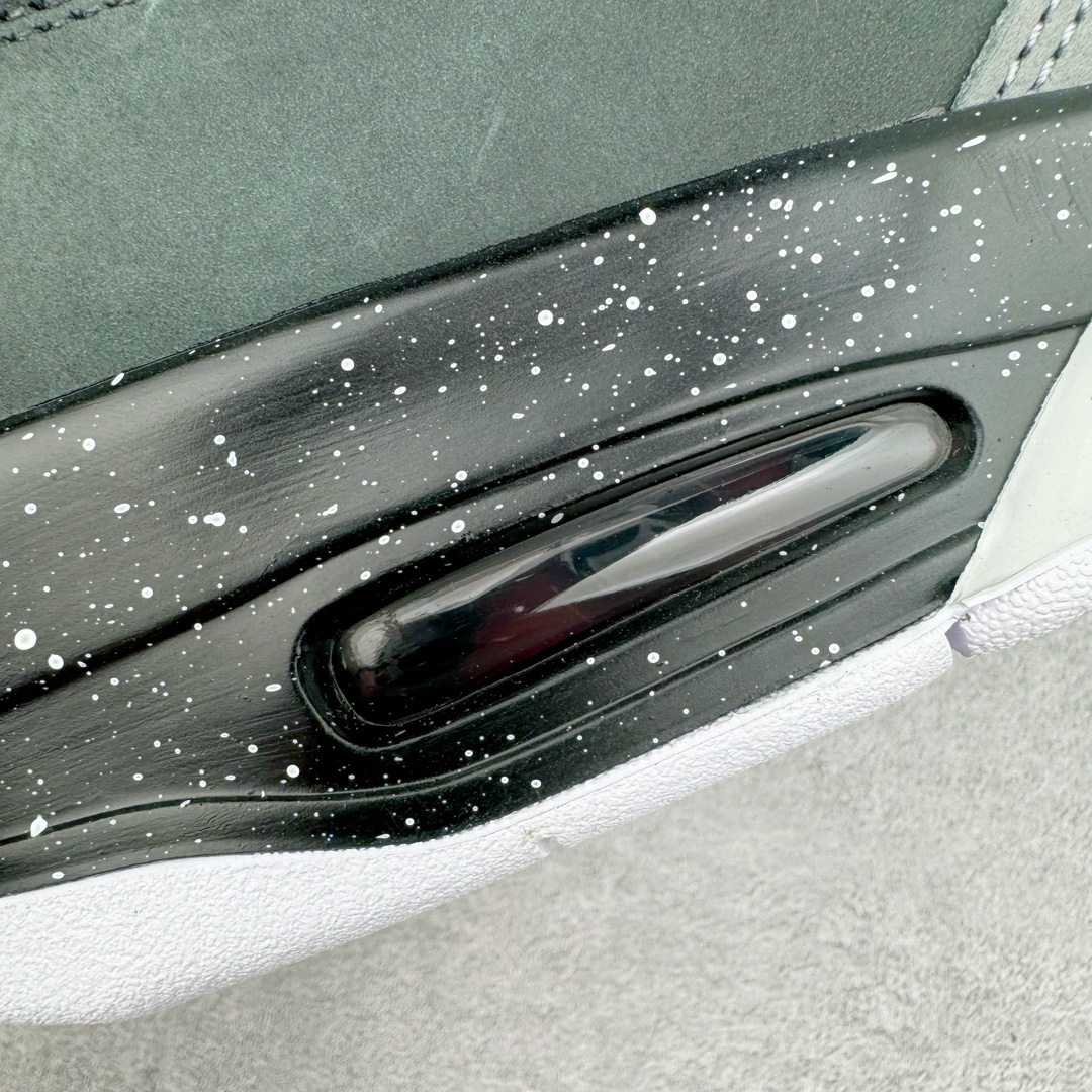 图片[22]-＃Ljr Air Jordan AJ4 Retro \\\” Fear \\\” 黑白恐惧 复刻2024版 FQ8138-002 圈内高端零售标杆 独家外贸特供 耗时半年巨作 全套原纸板楦头开发 原厂特供皮料加持 确保原汁原味 完美呈现四代版型 一比一鞋头弧度高度鞋身弧度 数据细节工艺流程均保持原鞋一致 原厂TPU网格鞋带扣 正确内里网布 菱角分明不变形无多余毛边 柔软性质感一致于原鞋 市场唯一原厂鞋扣模具 背面可见隐藏注塑口 原厂织唛标 原厂飞人电绣工艺 尾指中部跳三针 独家绑鞋带手法 印刷中底布 四线拉帮 米色美纹纸贴合固定 进口港宝加持 后跟自然饱满 全鞋荧光划线卡点 追求极致完美 每一双都是工艺品 多重QC质检 超越公司货的品控标准 实实在在的免检产品 尺码：40.5 41 42 42.5 43 44 44.5 45 45.5 46 47.5 48.5-选品中心