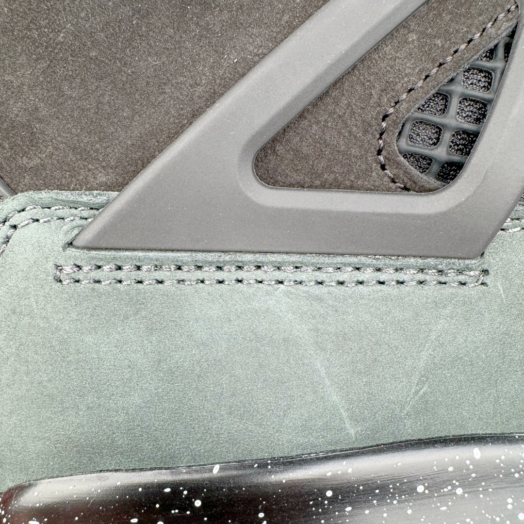 图片[21]-＃Ljr Air Jordan AJ4 Retro \\\” Fear \\\” 黑白恐惧 复刻2024版 FQ8138-002 圈内高端零售标杆 独家外贸特供 耗时半年巨作 全套原纸板楦头开发 原厂特供皮料加持 确保原汁原味 完美呈现四代版型 一比一鞋头弧度高度鞋身弧度 数据细节工艺流程均保持原鞋一致 原厂TPU网格鞋带扣 正确内里网布 菱角分明不变形无多余毛边 柔软性质感一致于原鞋 市场唯一原厂鞋扣模具 背面可见隐藏注塑口 原厂织唛标 原厂飞人电绣工艺 尾指中部跳三针 独家绑鞋带手法 印刷中底布 四线拉帮 米色美纹纸贴合固定 进口港宝加持 后跟自然饱满 全鞋荧光划线卡点 追求极致完美 每一双都是工艺品 多重QC质检 超越公司货的品控标准 实实在在的免检产品 尺码：40.5 41 42 42.5 43 44 44.5 45 45.5 46 47.5 48.5-选品中心