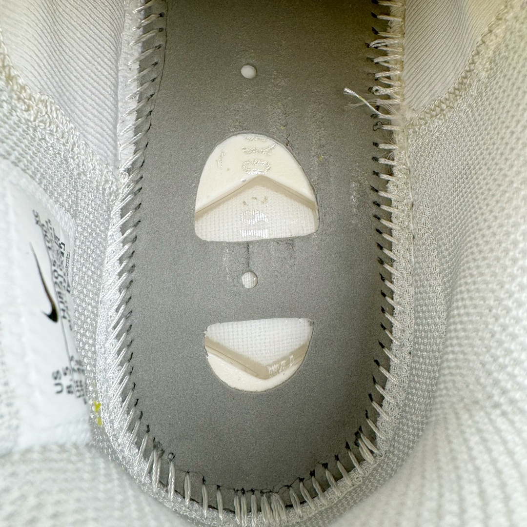 图片[10]-＃灭世/Max Nk Air Zoom G.T.Cut 3 EP 实战系列篮球鞋 白蓝橙 HJ8205-100 全新GT Cut 3.0 全掌搭载了 ZoomX 泡棉 使得整双鞋在缓震表现上可谓相当优秀 拥有着顶级科技配置的同时 颜值设计也非常可观 整体鞋型仍然保留了前低后高的设计 G.T. Cut 传统的突进极速突破的感觉 鞋头麂皮材质和 NK Flywire 飞线工艺 相对来说包裹感更好了 必备的TPU 支撑片 两侧 Swoosh 的透气孔设计 起到散热透气的作用 鞋舌采用类似跑鞋的半开叉式设计 搭配鞋带既可以提升包裹感 又降低了运动中鞋舌乱跑的可能性 鞋子内里填充相当厚实 避免掉跟 尺码：39 40 40.5 41 42 42.5 43 44 44.5 45 46-选品中心