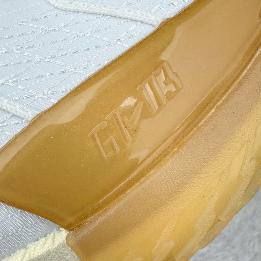 图片[12]-＃灭世/Max Nk Air Zoom G.T.Cut 3 EP 实战系列篮球鞋 白蓝橙 HJ8205-100 全新GT Cut 3.0 全掌搭载了 ZoomX 泡棉 使得整双鞋在缓震表现上可谓相当优秀 拥有着顶级科技配置的同时 颜值设计也非常可观 整体鞋型仍然保留了前低后高的设计 G.T. Cut 传统的突进极速突破的感觉 鞋头麂皮材质和 NK Flywire 飞线工艺 相对来说包裹感更好了 必备的TPU 支撑片 两侧 Swoosh 的透气孔设计 起到散热透气的作用 鞋舌采用类似跑鞋的半开叉式设计 搭配鞋带既可以提升包裹感 又降低了运动中鞋舌乱跑的可能性 鞋子内里填充相当厚实 避免掉跟 尺码：39 40 40.5 41 42 42.5 43 44 44.5 45 46-选品中心