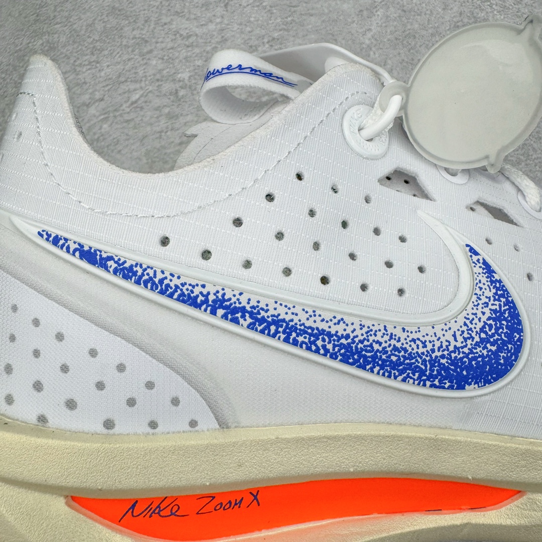 图片[13]-＃灭世/Max Nk Air Zoom G.T.Cut 3 EP 实战系列篮球鞋 白蓝橙 HJ8205-100 全新GT Cut 3.0 全掌搭载了 ZoomX 泡棉 使得整双鞋在缓震表现上可谓相当优秀 拥有着顶级科技配置的同时 颜值设计也非常可观 整体鞋型仍然保留了前低后高的设计 G.T. Cut 传统的突进极速突破的感觉 鞋头麂皮材质和 NK Flywire 飞线工艺 相对来说包裹感更好了 必备的TPU 支撑片 两侧 Swoosh 的透气孔设计 起到散热透气的作用 鞋舌采用类似跑鞋的半开叉式设计 搭配鞋带既可以提升包裹感 又降低了运动中鞋舌乱跑的可能性 鞋子内里填充相当厚实 避免掉跟 尺码：39 40 40.5 41 42 42.5 43 44 44.5 45 46-选品中心