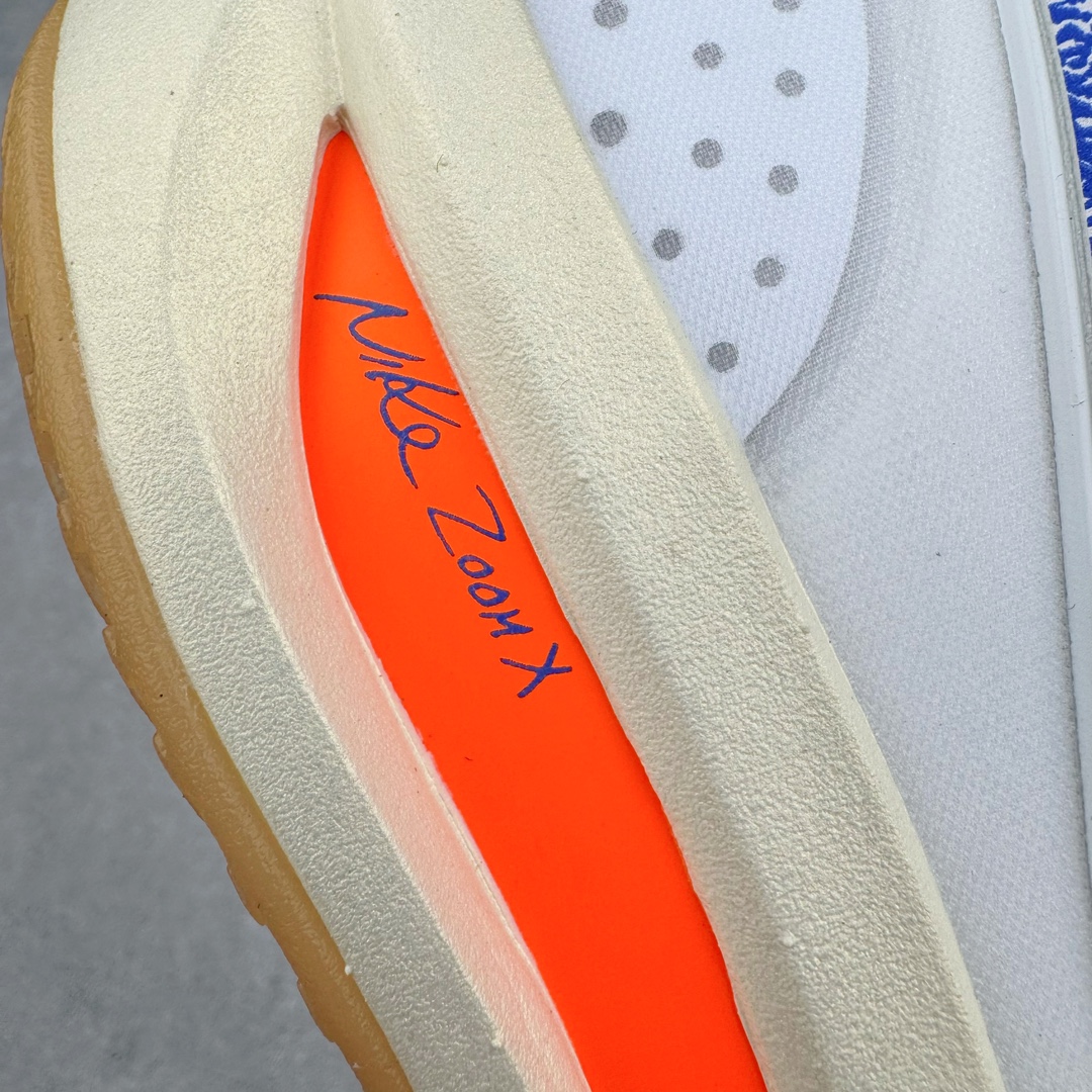 图片[18]-＃灭世/Max Nk Air Zoom G.T.Cut 3 EP 实战系列篮球鞋 白蓝橙 HJ8205-100 全新GT Cut 3.0 全掌搭载了 ZoomX 泡棉 使得整双鞋在缓震表现上可谓相当优秀 拥有着顶级科技配置的同时 颜值设计也非常可观 整体鞋型仍然保留了前低后高的设计 G.T. Cut 传统的突进极速突破的感觉 鞋头麂皮材质和 NK Flywire 飞线工艺 相对来说包裹感更好了 必备的TPU 支撑片 两侧 Swoosh 的透气孔设计 起到散热透气的作用 鞋舌采用类似跑鞋的半开叉式设计 搭配鞋带既可以提升包裹感 又降低了运动中鞋舌乱跑的可能性 鞋子内里填充相当厚实 避免掉跟 尺码：39 40 40.5 41 42 42.5 43 44 44.5 45 46-选品中心