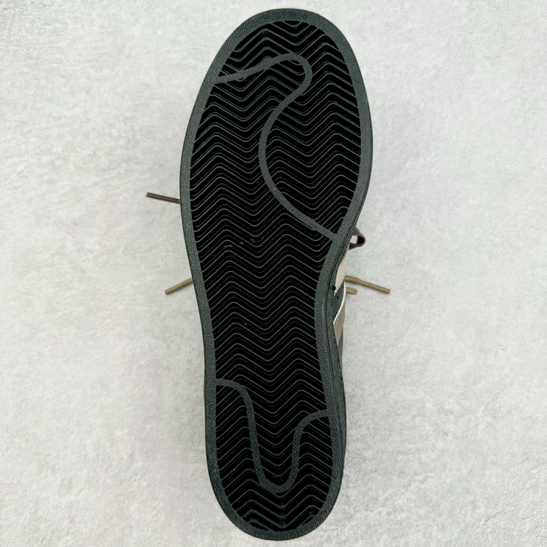 图片[9]-AD Originals Superstar 经典复古贝壳头板鞋 EG4959 诞生于1969年 是第一双将全皮面鞋 身与橡胶鞋头结合在一起的低帮篮球鞋 Superstar最开始 是作为高帮篮球鞋Pro Model的低帮版本而出现的 但因为其独特和醒目的橡胶鞋头造型而让大家熟知 被大家形象地称为\\\”shelltoe\\\”贝壳头 在70年代的美国职业篮球场上 接近3/4的NBA球员都将这双Superstar作为场上用鞋 80年代之后 经过不断的改良和发展 Superstar逐渐成为横跨时装、音乐、街头文化、休闲和运动等各大领域的时尚潮鞋 尺码：36 36.5 37 38 38.5 39 40 40.5 41 42 42.5 43 44 44.5 45-选品中心