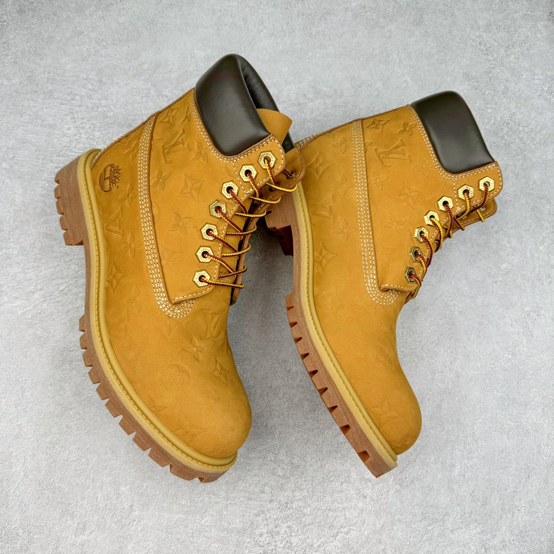 图片[3]-＃GD广顶 Louis Vuitton x Timberland 6 Inch Leather Ankle Boots LV联名添柏岚系列经典复古户外6英寸休闲工装天伯伦大黄靴 东莞代工品质#内标Timberland LOGO带有紫光防伪标识#升级厚实抽屉礼品鞋盒及全套代购包装说明书防尘布袋物件#原楦原纸版数据开发版型#原厂宝元注射机#四线电脑车线并齐#采用进口Monogram 压纹头层磨砂皮料鞋面材质全部内里搭配真皮革材料!!)#原装一致全磨砂皮领口#六边蜂窝抗疲劳减震PU鞋垫#轻便防滑橡胶发泡组合底 LV x Timberland 及踝靴依托路易威登的精湛匠艺于意大利悉心制作，以 Timberland 的工装风范瞩目亮相 Pharrell Williams 打造的2024 秋冬男装秀场。粒面正绒面皮革和隔热内衬塑造 Timberland 经典设计的放大版本Timberland 外底呈现 Monogram 元素。接缝密封结构升级舒适体验和耐磨性能 Monogram 粒面牛皮革鞋领和合作标识标签丰富细节。粒面正绒面牛皮革 隔热 PimaLoft 内衬 接缝密封结构 圆形织物鞋带 橡胶外底 Monogram 粒面牛皮革鞋领 饰钉和搭扣镂刻路易威登标识 标签、鞋舌和内底点缀路易威登巴黎 x Timberland 标识 侧面 Timberland 标识 鞋底凸纹饰有 Monogram 图案 尺码：女35.5 36 37 38 39 39.5/ 男40 41 42 43 44 45 46（皮鞋码 比运动鞋偏大一码！）-选品中心