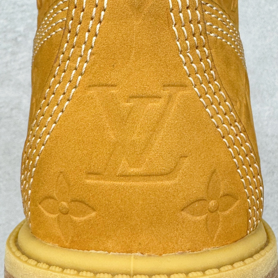 图片[14]-＃GD广顶 Louis Vuitton x Timberland 6 Inch Leather Ankle Boots LV联名添柏岚系列经典复古户外6英寸休闲工装天伯伦大黄靴 东莞代工品质#内标Timberland LOGO带有紫光防伪标识#升级厚实抽屉礼品鞋盒及全套代购包装说明书防尘布袋物件#原楦原纸版数据开发版型#原厂宝元注射机#四线电脑车线并齐#采用进口Monogram 压纹头层磨砂皮料鞋面材质全部内里搭配真皮革材料!!)#原装一致全磨砂皮领口#六边蜂窝抗疲劳减震PU鞋垫#轻便防滑橡胶发泡组合底 LV x Timberland 及踝靴依托路易威登的精湛匠艺于意大利悉心制作，以 Timberland 的工装风范瞩目亮相 Pharrell Williams 打造的2024 秋冬男装秀场。粒面正绒面皮革和隔热内衬塑造 Timberland 经典设计的放大版本Timberland 外底呈现 Monogram 元素。接缝密封结构升级舒适体验和耐磨性能 Monogram 粒面牛皮革鞋领和合作标识标签丰富细节。粒面正绒面牛皮革 隔热 PimaLoft 内衬 接缝密封结构 圆形织物鞋带 橡胶外底 Monogram 粒面牛皮革鞋领 饰钉和搭扣镂刻路易威登标识 标签、鞋舌和内底点缀路易威登巴黎 x Timberland 标识 侧面 Timberland 标识 鞋底凸纹饰有 Monogram 图案 尺码：女35.5 36 37 38 39 39.5/ 男40 41 42 43 44 45 46（皮鞋码 比运动鞋偏大一码！）-选品中心