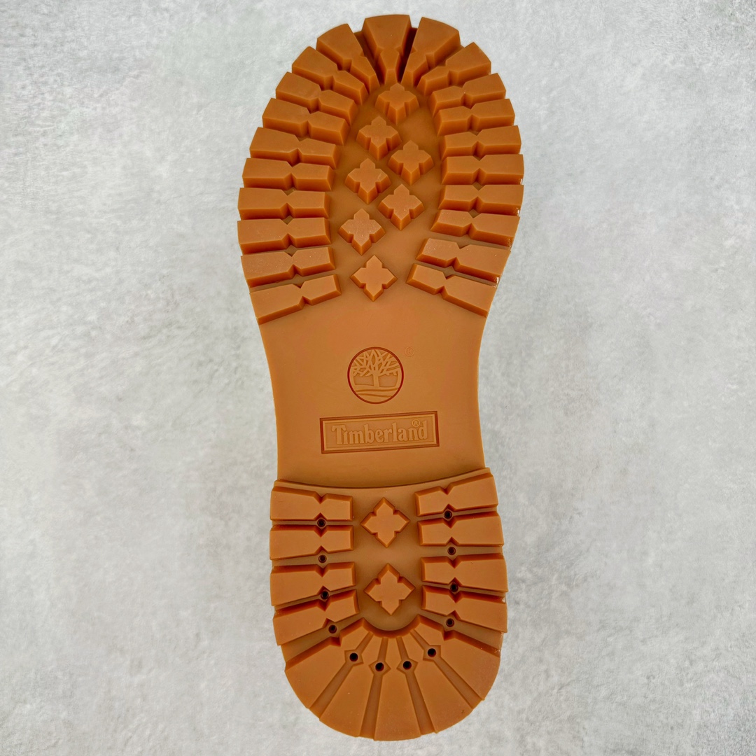 图片[9]-＃GD广顶 Louis Vuitton x Timberland 6 Inch Leather Ankle Boots LV联名添柏岚系列经典复古户外6英寸休闲工装天伯伦大黄靴 东莞代工品质#内标Timberland LOGO带有紫光防伪标识#升级厚实抽屉礼品鞋盒及全套代购包装说明书防尘布袋物件#原楦原纸版数据开发版型#原厂宝元注射机#四线电脑车线并齐#采用进口Monogram 压纹头层磨砂皮料鞋面材质全部内里搭配真皮革材料!!)#原装一致全磨砂皮领口#六边蜂窝抗疲劳减震PU鞋垫#轻便防滑橡胶发泡组合底 LV x Timberland 及踝靴依托路易威登的精湛匠艺于意大利悉心制作，以 Timberland 的工装风范瞩目亮相 Pharrell Williams 打造的2024 秋冬男装秀场。粒面正绒面皮革和隔热内衬塑造 Timberland 经典设计的放大版本Timberland 外底呈现 Monogram 元素。接缝密封结构升级舒适体验和耐磨性能 Monogram 粒面牛皮革鞋领和合作标识标签丰富细节。粒面正绒面牛皮革 隔热 PimaLoft 内衬 接缝密封结构 圆形织物鞋带 橡胶外底 Monogram 粒面牛皮革鞋领 饰钉和搭扣镂刻路易威登标识 标签、鞋舌和内底点缀路易威登巴黎 x Timberland 标识 侧面 Timberland 标识 鞋底凸纹饰有 Monogram 图案 尺码：女35.5 36 37 38 39 39.5/ 男40 41 42 43 44 45 46（皮鞋码 比运动鞋偏大一码！）-选品中心