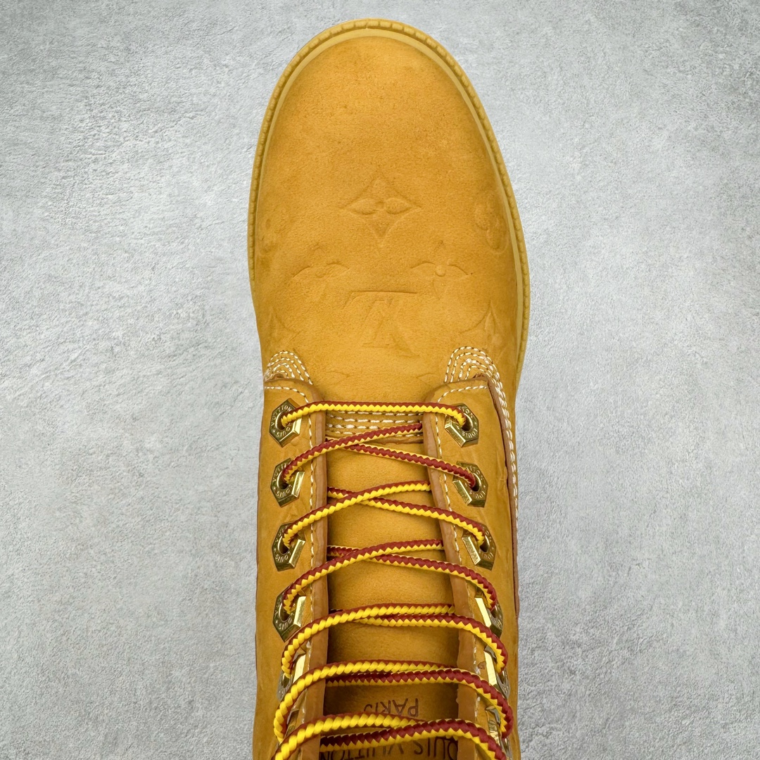图片[4]-＃GD广顶 Louis Vuitton x Timberland 6 Inch Leather Ankle Boots LV联名添柏岚系列经典复古户外6英寸休闲工装天伯伦大黄靴 东莞代工品质#内标Timberland LOGO带有紫光防伪标识#升级厚实抽屉礼品鞋盒及全套代购包装说明书防尘布袋物件#原楦原纸版数据开发版型#原厂宝元注射机#四线电脑车线并齐#采用进口Monogram 压纹头层磨砂皮料鞋面材质全部内里搭配真皮革材料!!)#原装一致全磨砂皮领口#六边蜂窝抗疲劳减震PU鞋垫#轻便防滑橡胶发泡组合底 LV x Timberland 及踝靴依托路易威登的精湛匠艺于意大利悉心制作，以 Timberland 的工装风范瞩目亮相 Pharrell Williams 打造的2024 秋冬男装秀场。粒面正绒面皮革和隔热内衬塑造 Timberland 经典设计的放大版本Timberland 外底呈现 Monogram 元素。接缝密封结构升级舒适体验和耐磨性能 Monogram 粒面牛皮革鞋领和合作标识标签丰富细节。粒面正绒面牛皮革 隔热 PimaLoft 内衬 接缝密封结构 圆形织物鞋带 橡胶外底 Monogram 粒面牛皮革鞋领 饰钉和搭扣镂刻路易威登标识 标签、鞋舌和内底点缀路易威登巴黎 x Timberland 标识 侧面 Timberland 标识 鞋底凸纹饰有 Monogram 图案 尺码：女35.5 36 37 38 39 39.5/ 男40 41 42 43 44 45 46（皮鞋码 比运动鞋偏大一码！）-选品中心