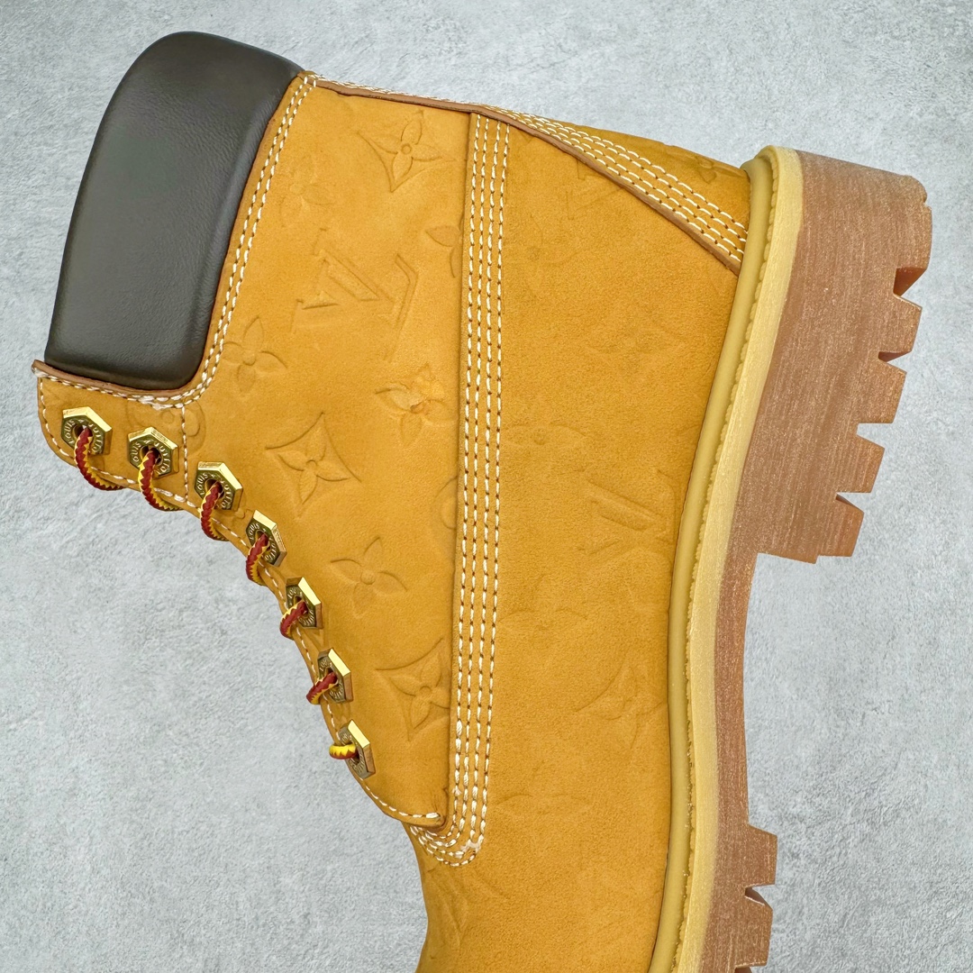图片[7]-＃GD广顶 Louis Vuitton x Timberland 6 Inch Leather Ankle Boots LV联名添柏岚系列经典复古户外6英寸休闲工装天伯伦大黄靴 东莞代工品质#内标Timberland LOGO带有紫光防伪标识#升级厚实抽屉礼品鞋盒及全套代购包装说明书防尘布袋物件#原楦原纸版数据开发版型#原厂宝元注射机#四线电脑车线并齐#采用进口Monogram 压纹头层磨砂皮料鞋面材质全部内里搭配真皮革材料!!)#原装一致全磨砂皮领口#六边蜂窝抗疲劳减震PU鞋垫#轻便防滑橡胶发泡组合底 LV x Timberland 及踝靴依托路易威登的精湛匠艺于意大利悉心制作，以 Timberland 的工装风范瞩目亮相 Pharrell Williams 打造的2024 秋冬男装秀场。粒面正绒面皮革和隔热内衬塑造 Timberland 经典设计的放大版本Timberland 外底呈现 Monogram 元素。接缝密封结构升级舒适体验和耐磨性能 Monogram 粒面牛皮革鞋领和合作标识标签丰富细节。粒面正绒面牛皮革 隔热 PimaLoft 内衬 接缝密封结构 圆形织物鞋带 橡胶外底 Monogram 粒面牛皮革鞋领 饰钉和搭扣镂刻路易威登标识 标签、鞋舌和内底点缀路易威登巴黎 x Timberland 标识 侧面 Timberland 标识 鞋底凸纹饰有 Monogram 图案 尺码：女35.5 36 37 38 39 39.5/ 男40 41 42 43 44 45 46（皮鞋码 比运动鞋偏大一码！）-选品中心
