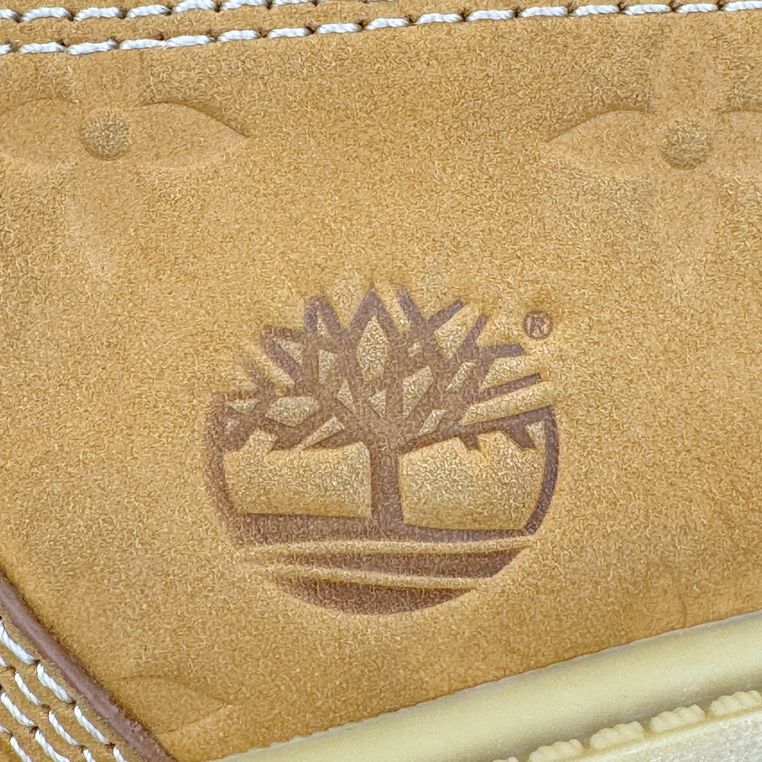 图片[16]-＃GD广顶 Louis Vuitton x Timberland 6 Inch Leather Ankle Boots LV联名添柏岚系列经典复古户外6英寸休闲工装天伯伦大黄靴 东莞代工品质#内标Timberland LOGO带有紫光防伪标识#升级厚实抽屉礼品鞋盒及全套代购包装说明书防尘布袋物件#原楦原纸版数据开发版型#原厂宝元注射机#四线电脑车线并齐#采用进口Monogram 压纹头层磨砂皮料鞋面材质全部内里搭配真皮革材料!!)#原装一致全磨砂皮领口#六边蜂窝抗疲劳减震PU鞋垫#轻便防滑橡胶发泡组合底 LV x Timberland 及踝靴依托路易威登的精湛匠艺于意大利悉心制作，以 Timberland 的工装风范瞩目亮相 Pharrell Williams 打造的2024 秋冬男装秀场。粒面正绒面皮革和隔热内衬塑造 Timberland 经典设计的放大版本Timberland 外底呈现 Monogram 元素。接缝密封结构升级舒适体验和耐磨性能 Monogram 粒面牛皮革鞋领和合作标识标签丰富细节。粒面正绒面牛皮革 隔热 PimaLoft 内衬 接缝密封结构 圆形织物鞋带 橡胶外底 Monogram 粒面牛皮革鞋领 饰钉和搭扣镂刻路易威登标识 标签、鞋舌和内底点缀路易威登巴黎 x Timberland 标识 侧面 Timberland 标识 鞋底凸纹饰有 Monogram 图案 尺码：女35.5 36 37 38 39 39.5/ 男40 41 42 43 44 45 46（皮鞋码 比运动鞋偏大一码！）-选品中心