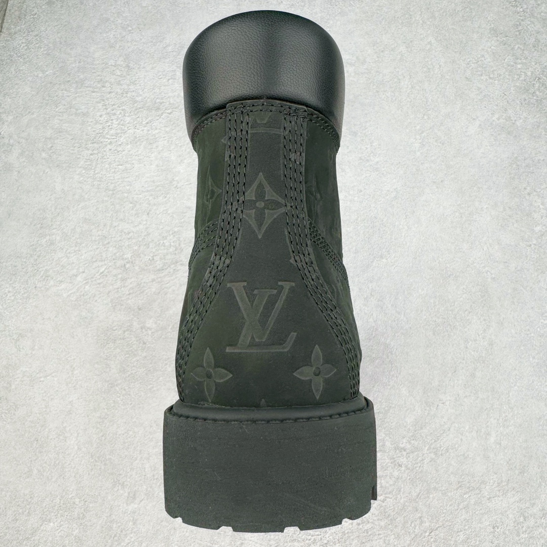 图片[8]-＃GD广顶 Louis Vuitton x Timberland 6 Inch Leather Ankle Boots LV联名添柏岚系列经典复古户外6英寸休闲工装天伯伦大黄靴 东莞代工品质#内标Timberland LOGO带有紫光防伪标识#升级厚实抽屉礼品鞋盒及全套代购包装说明书防尘布袋物件#原楦原纸版数据开发版型#原厂宝元注射机#四线电脑车线并齐#采用进口Monogram 压纹头层磨砂皮料鞋面材质全部内里搭配真皮革材料!!)#原装一致全磨砂皮领口#六边蜂窝抗疲劳减震PU鞋垫#轻便防滑橡胶发泡组合底 LV x Timberland 及踝靴依托路易威登的精湛匠艺于意大利悉心制作，以 Timberland 的工装风范瞩目亮相 Pharrell Williams 打造的2024 秋冬男装秀场。粒面正绒面皮革和隔热内衬塑造 Timberland 经典设计的放大版本Timberland 外底呈现 Monogram 元素。接缝密封结构升级舒适体验和耐磨性能 Monogram 粒面牛皮革鞋领和合作标识标签丰富细节。粒面正绒面牛皮革 隔热 PimaLoft 内衬 接缝密封结构 圆形织物鞋带 橡胶外底 Monogram 粒面牛皮革鞋领 饰钉和搭扣镂刻路易威登标识 标签、鞋舌和内底点缀路易威登巴黎 x Timberland 标识 侧面 Timberland 标识 鞋底凸纹饰有 Monogram 图案 尺码：女35.5 36 37 38 39 39.5/ 男40 41 42 43 44 45 46（皮鞋码 比运动鞋偏大一码！）-选品中心