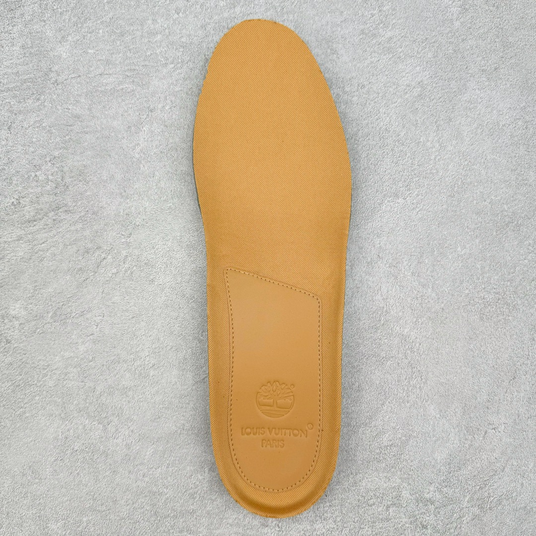 图片[24]-＃GD广顶 Louis Vuitton x Timberland 6 Inch Leather Ankle Boots LV联名添柏岚系列经典复古户外6英寸休闲工装天伯伦大黄靴 东莞代工品质#内标Timberland LOGO带有紫光防伪标识#升级厚实抽屉礼品鞋盒及全套代购包装说明书防尘布袋物件#原楦原纸版数据开发版型#原厂宝元注射机#四线电脑车线并齐#采用进口Monogram 压纹头层磨砂皮料鞋面材质全部内里搭配真皮革材料!!)#原装一致全磨砂皮领口#六边蜂窝抗疲劳减震PU鞋垫#轻便防滑橡胶发泡组合底 LV x Timberland 及踝靴依托路易威登的精湛匠艺于意大利悉心制作，以 Timberland 的工装风范瞩目亮相 Pharrell Williams 打造的2024 秋冬男装秀场。粒面正绒面皮革和隔热内衬塑造 Timberland 经典设计的放大版本Timberland 外底呈现 Monogram 元素。接缝密封结构升级舒适体验和耐磨性能 Monogram 粒面牛皮革鞋领和合作标识标签丰富细节。粒面正绒面牛皮革 隔热 PimaLoft 内衬 接缝密封结构 圆形织物鞋带 橡胶外底 Monogram 粒面牛皮革鞋领 饰钉和搭扣镂刻路易威登标识 标签、鞋舌和内底点缀路易威登巴黎 x Timberland 标识 侧面 Timberland 标识 鞋底凸纹饰有 Monogram 图案 尺码：女35.5 36 37 38 39 39.5/ 男40 41 42 43 44 45 46（皮鞋码 比运动鞋偏大一码！）-选品中心