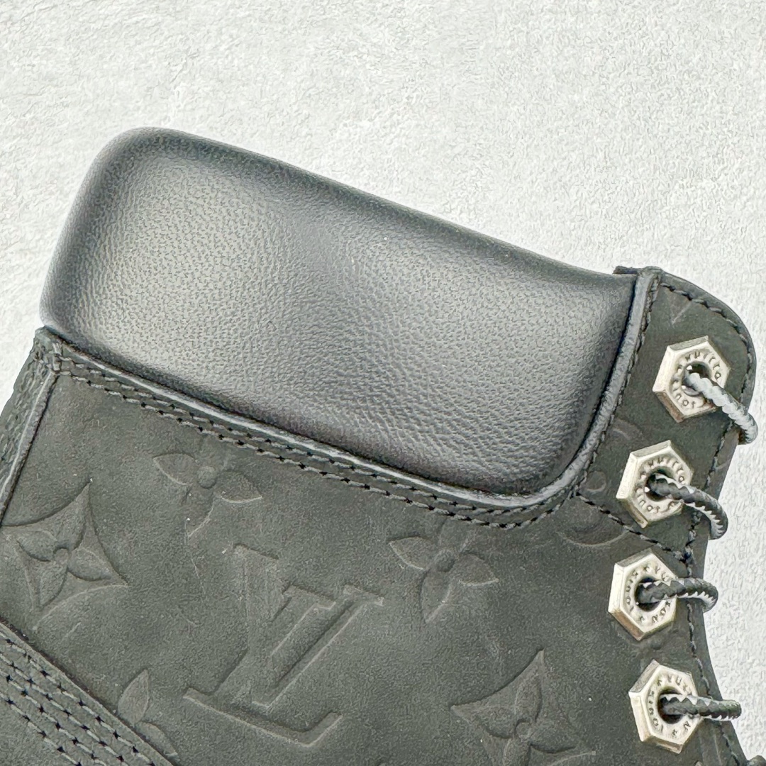 图片[17]-＃GD广顶 Louis Vuitton x Timberland 6 Inch Leather Ankle Boots LV联名添柏岚系列经典复古户外6英寸休闲工装天伯伦大黄靴 东莞代工品质#内标Timberland LOGO带有紫光防伪标识#升级厚实抽屉礼品鞋盒及全套代购包装说明书防尘布袋物件#原楦原纸版数据开发版型#原厂宝元注射机#四线电脑车线并齐#采用进口Monogram 压纹头层磨砂皮料鞋面材质全部内里搭配真皮革材料!!)#原装一致全磨砂皮领口#六边蜂窝抗疲劳减震PU鞋垫#轻便防滑橡胶发泡组合底 LV x Timberland 及踝靴依托路易威登的精湛匠艺于意大利悉心制作，以 Timberland 的工装风范瞩目亮相 Pharrell Williams 打造的2024 秋冬男装秀场。粒面正绒面皮革和隔热内衬塑造 Timberland 经典设计的放大版本Timberland 外底呈现 Monogram 元素。接缝密封结构升级舒适体验和耐磨性能 Monogram 粒面牛皮革鞋领和合作标识标签丰富细节。粒面正绒面牛皮革 隔热 PimaLoft 内衬 接缝密封结构 圆形织物鞋带 橡胶外底 Monogram 粒面牛皮革鞋领 饰钉和搭扣镂刻路易威登标识 标签、鞋舌和内底点缀路易威登巴黎 x Timberland 标识 侧面 Timberland 标识 鞋底凸纹饰有 Monogram 图案 尺码：女35.5 36 37 38 39 39.5/ 男40 41 42 43 44 45 46（皮鞋码 比运动鞋偏大一码！）-选品中心