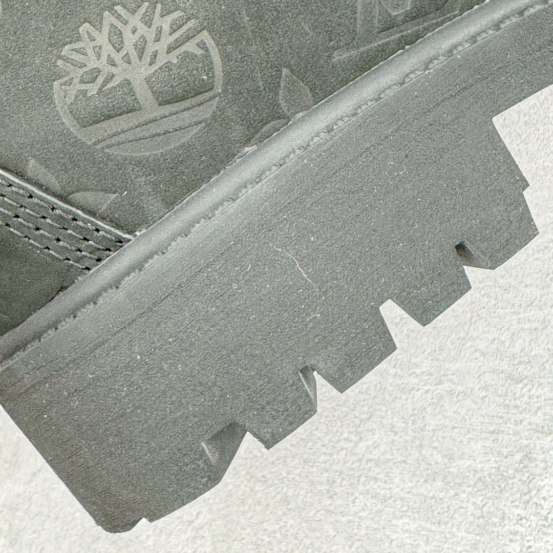 图片[18]-＃GD广顶 Louis Vuitton x Timberland 6 Inch Leather Ankle Boots LV联名添柏岚系列经典复古户外6英寸休闲工装天伯伦大黄靴 东莞代工品质#内标Timberland LOGO带有紫光防伪标识#升级厚实抽屉礼品鞋盒及全套代购包装说明书防尘布袋物件#原楦原纸版数据开发版型#原厂宝元注射机#四线电脑车线并齐#采用进口Monogram 压纹头层磨砂皮料鞋面材质全部内里搭配真皮革材料!!)#原装一致全磨砂皮领口#六边蜂窝抗疲劳减震PU鞋垫#轻便防滑橡胶发泡组合底 LV x Timberland 及踝靴依托路易威登的精湛匠艺于意大利悉心制作，以 Timberland 的工装风范瞩目亮相 Pharrell Williams 打造的2024 秋冬男装秀场。粒面正绒面皮革和隔热内衬塑造 Timberland 经典设计的放大版本Timberland 外底呈现 Monogram 元素。接缝密封结构升级舒适体验和耐磨性能 Monogram 粒面牛皮革鞋领和合作标识标签丰富细节。粒面正绒面牛皮革 隔热 PimaLoft 内衬 接缝密封结构 圆形织物鞋带 橡胶外底 Monogram 粒面牛皮革鞋领 饰钉和搭扣镂刻路易威登标识 标签、鞋舌和内底点缀路易威登巴黎 x Timberland 标识 侧面 Timberland 标识 鞋底凸纹饰有 Monogram 图案 尺码：女35.5 36 37 38 39 39.5/ 男40 41 42 43 44 45 46（皮鞋码 比运动鞋偏大一码！）-选品中心