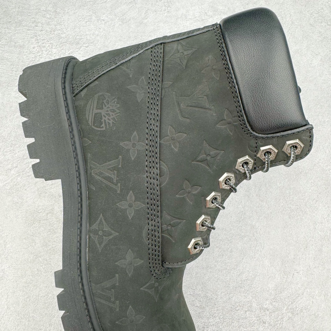 图片[6]-＃GD广顶 Louis Vuitton x Timberland 6 Inch Leather Ankle Boots LV联名添柏岚系列经典复古户外6英寸休闲工装天伯伦大黄靴 东莞代工品质#内标Timberland LOGO带有紫光防伪标识#升级厚实抽屉礼品鞋盒及全套代购包装说明书防尘布袋物件#原楦原纸版数据开发版型#原厂宝元注射机#四线电脑车线并齐#采用进口Monogram 压纹头层磨砂皮料鞋面材质全部内里搭配真皮革材料!!)#原装一致全磨砂皮领口#六边蜂窝抗疲劳减震PU鞋垫#轻便防滑橡胶发泡组合底 LV x Timberland 及踝靴依托路易威登的精湛匠艺于意大利悉心制作，以 Timberland 的工装风范瞩目亮相 Pharrell Williams 打造的2024 秋冬男装秀场。粒面正绒面皮革和隔热内衬塑造 Timberland 经典设计的放大版本Timberland 外底呈现 Monogram 元素。接缝密封结构升级舒适体验和耐磨性能 Monogram 粒面牛皮革鞋领和合作标识标签丰富细节。粒面正绒面牛皮革 隔热 PimaLoft 内衬 接缝密封结构 圆形织物鞋带 橡胶外底 Monogram 粒面牛皮革鞋领 饰钉和搭扣镂刻路易威登标识 标签、鞋舌和内底点缀路易威登巴黎 x Timberland 标识 侧面 Timberland 标识 鞋底凸纹饰有 Monogram 图案 尺码：女35.5 36 37 38 39 39.5/ 男40 41 42 43 44 45 46（皮鞋码 比运动鞋偏大一码！）-选品中心