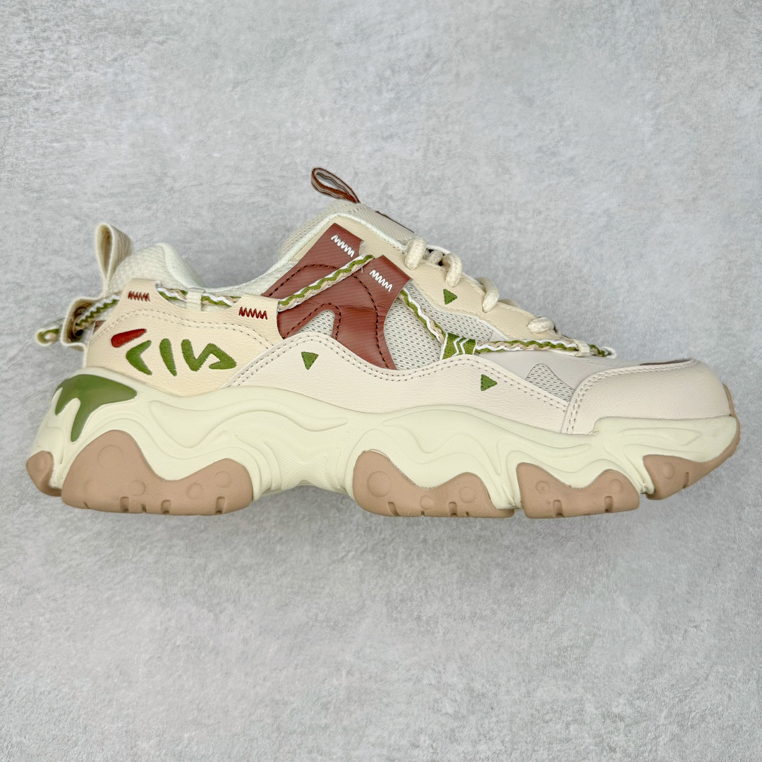 FILA FUSION Fluid 斐乐摩登潮牌防滑耐磨轻便运动鞋 FUSION 系列传承了 FILA 的百年基因，融入年轻运动及潮流文化，成为引领变革、创新突破的一代。以“1+N” 的跨界合作模式重现经典的同时创造经典。带来最出其不意的跨界合作惊喜。同时，FILAFUSION把FILA 的 DNA 融入到定制体验里，你可以随心制造厲于你的产品。FILA FUSION 的鞋家族涵盖了老爹鞋、跑步鞋、网球鞋、季节款。风格复古新潮，满足了时尚人士出行及各类运动的搭配需求，成为当下年轻人筷拥的鞋类品牌之一。FILA FUSION 走进年轻人的世界，通过年轻人运动，街舞，滑板，篮球，展现 FILA FUSION 的潮流态度和年轻文化。FILA FUSION 认为末来属于引领变革、创新突破的年轻一代，让我们一起构成 FILA 未来的蓝图吧！尺码：35.5 36 36.5 37.5 38 38.5 39 40 40.5 41 42 42.5 43 44 44.5 45 45.5-选品中心