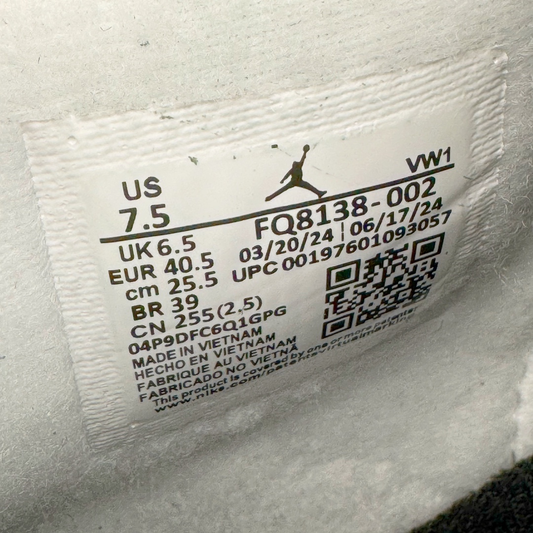 图片[11]-＃K版纯原 Air Jordan AJ4 Retro \\\” Fear \\\” 黑白恐惧 复刻2024版 FQ8138-002 全新升级改良 原鞋原楦原纸板同源开发 完美呈现乔4的版型 内侧正确双色网格 还原细节 原厂皮料 正确气垫颜色 正确网格工艺 正确拉帮工艺 全鞋原装材料制作 原档案原模具打造 支持全方位与正品对比 尺码：40 40.5 41 42 42.5 43 44 44.5 45 46 47.5-选品中心