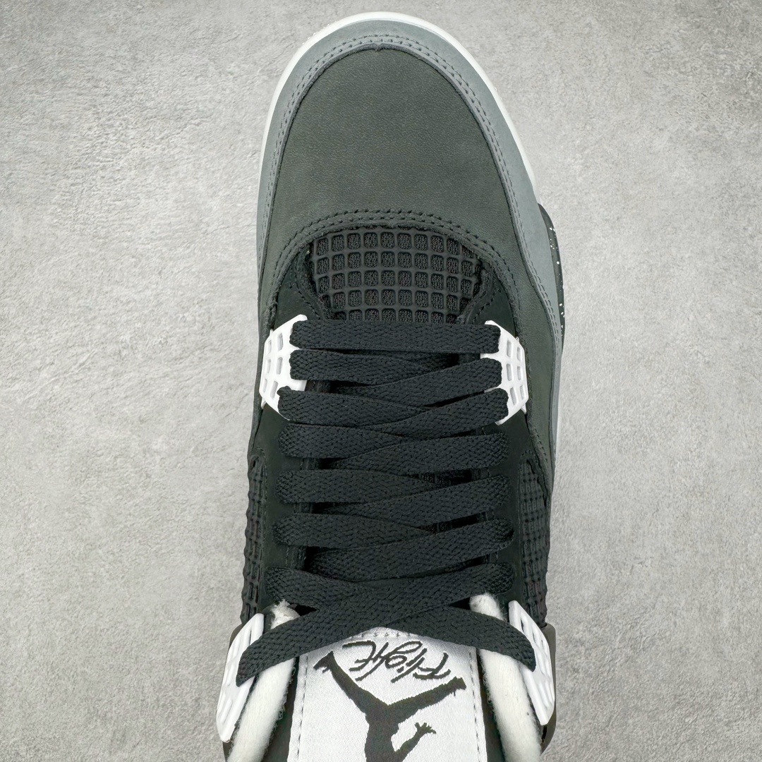 图片[4]-＃Y3纯原 Air Jordan AJ4 Retro \\\” Fear \\\” 黑白恐惧 复刻2024版 FQ8138-002 市售天花板产物 耗时半年巨作 全套原纸板楦头开发 原厂特供皮料加持 确保原汁原味 完美呈现四代版型 一比一鞋头弧度高度鞋身弧度 数据细节工艺流程均保持原鞋一致 原厂TPU网格鞋带扣 正确内里网布 菱角分明不变形无多余毛边 柔软性质感一致于原鞋 市场唯一原厂鞋扣模具 背面可见隐藏注塑口 原厂织唛标 原厂飞人电绣工艺 尾指中部跳三针 独家绑鞋带手法 印刷中底布 四线拉帮 米色美纹纸贴合固定 进口港宝加持 后跟自然饱满 全鞋荧光划线卡点 追求极致完美 每一双都是工艺品 多重QC质检 超越公司货的品控标准 实实在在的免检产品 尺码：40.5 41 42 42.5 43 44 44.5 45 46 47.5 48.5-选品中心
