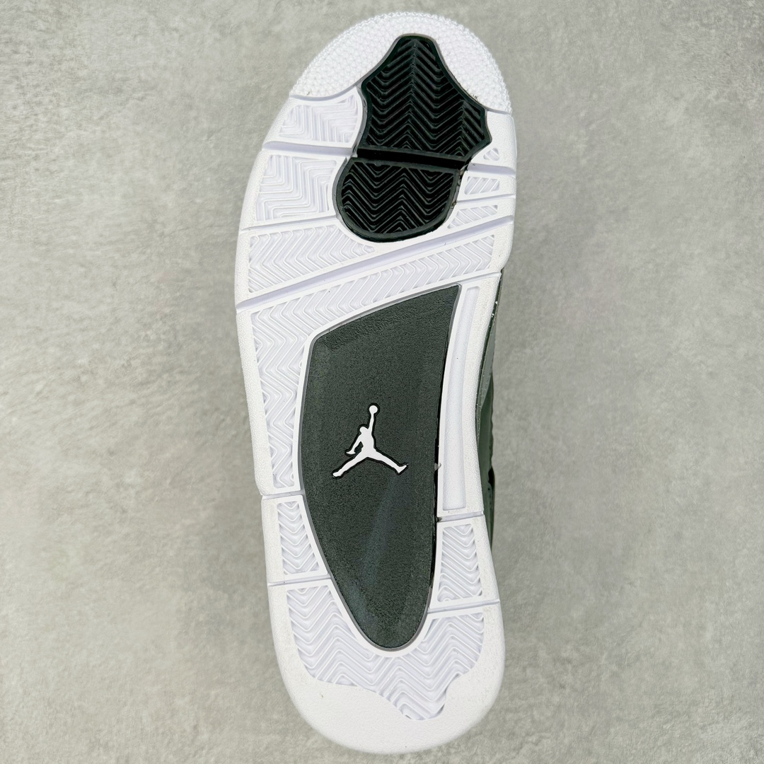 图片[9]-＃Y3纯原 Air Jordan AJ4 Retro \\\” Fear \\\” 黑白恐惧 复刻2024版 FQ8138-002 市售天花板产物 耗时半年巨作 全套原纸板楦头开发 原厂特供皮料加持 确保原汁原味 完美呈现四代版型 一比一鞋头弧度高度鞋身弧度 数据细节工艺流程均保持原鞋一致 原厂TPU网格鞋带扣 正确内里网布 菱角分明不变形无多余毛边 柔软性质感一致于原鞋 市场唯一原厂鞋扣模具 背面可见隐藏注塑口 原厂织唛标 原厂飞人电绣工艺 尾指中部跳三针 独家绑鞋带手法 印刷中底布 四线拉帮 米色美纹纸贴合固定 进口港宝加持 后跟自然饱满 全鞋荧光划线卡点 追求极致完美 每一双都是工艺品 多重QC质检 超越公司货的品控标准 实实在在的免检产品 尺码：40.5 41 42 42.5 43 44 44.5 45 46 47.5 48.5-选品中心