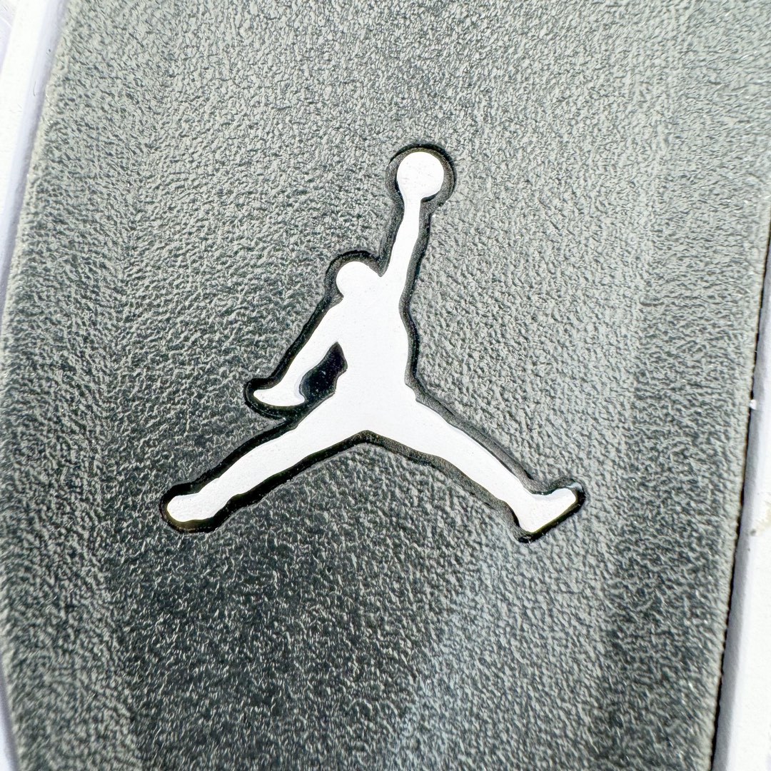 图片[20]-＃Y3纯原 Air Jordan AJ4 Retro \\\” Fear \\\” 黑白恐惧 复刻2024版 FQ8138-002 市售天花板产物 耗时半年巨作 全套原纸板楦头开发 原厂特供皮料加持 确保原汁原味 完美呈现四代版型 一比一鞋头弧度高度鞋身弧度 数据细节工艺流程均保持原鞋一致 原厂TPU网格鞋带扣 正确内里网布 菱角分明不变形无多余毛边 柔软性质感一致于原鞋 市场唯一原厂鞋扣模具 背面可见隐藏注塑口 原厂织唛标 原厂飞人电绣工艺 尾指中部跳三针 独家绑鞋带手法 印刷中底布 四线拉帮 米色美纹纸贴合固定 进口港宝加持 后跟自然饱满 全鞋荧光划线卡点 追求极致完美 每一双都是工艺品 多重QC质检 超越公司货的品控标准 实实在在的免检产品 尺码：40.5 41 42 42.5 43 44 44.5 45 46 47.5 48.5-选品中心