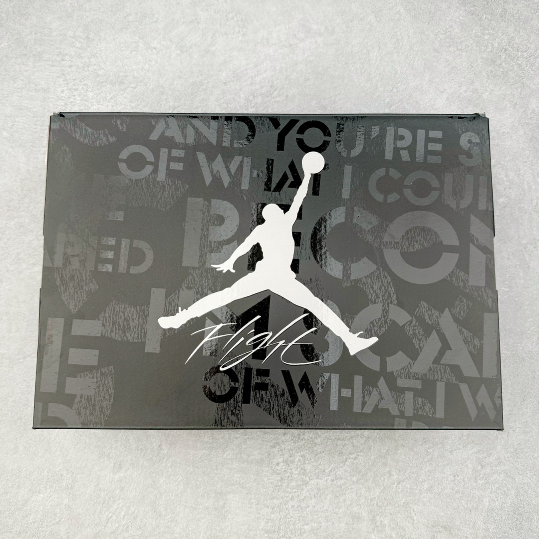 图片[21]-＃Y3纯原 Air Jordan AJ4 Retro \\\” Fear \\\” 黑白恐惧 复刻2024版 FQ8138-002 市售天花板产物 耗时半年巨作 全套原纸板楦头开发 原厂特供皮料加持 确保原汁原味 完美呈现四代版型 一比一鞋头弧度高度鞋身弧度 数据细节工艺流程均保持原鞋一致 原厂TPU网格鞋带扣 正确内里网布 菱角分明不变形无多余毛边 柔软性质感一致于原鞋 市场唯一原厂鞋扣模具 背面可见隐藏注塑口 原厂织唛标 原厂飞人电绣工艺 尾指中部跳三针 独家绑鞋带手法 印刷中底布 四线拉帮 米色美纹纸贴合固定 进口港宝加持 后跟自然饱满 全鞋荧光划线卡点 追求极致完美 每一双都是工艺品 多重QC质检 超越公司货的品控标准 实实在在的免检产品 尺码：40.5 41 42 42.5 43 44 44.5 45 46 47.5 48.5-选品中心