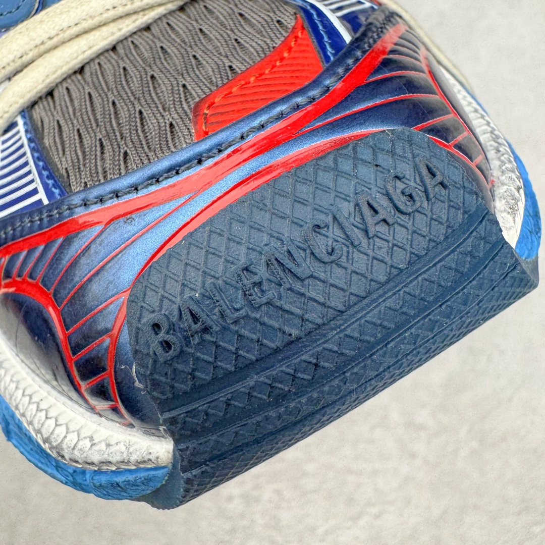 图片[16]-＃VG零售版 BALENCIAGA 3XL Sneakers 巴黎世家十代网布系带低帮走秀复古老爹鞋 全套原纸板楦头开发 最原汁原味的灵魂版型 全鞋荧光划线卡点 胶水把控整洁度追求极致完美 每一双都是工艺品 多重QC质检 超越公司货的品控标准 实实在在的免检产品 原盒原配 正确字体电绣 粗细、位置、大小正确 侧边TPU 透气孔匹配意产原版 正确分离大底 TPU软底 原版一致大底LOGO 立体感十足 原厂皮料水洗做旧 采购原厂网纱 不含皮革 网布材料和聚氨酯 磨损效果 鞋头边缘和后帮 Balenciaga 徽标 鞋面和后跟凸印尺码 鞋舌 3XL 橡胶品牌标识和反光细节 鞋帮拉袢和鞋舌拉祥 配反光细节 备用鞋带在鞋履前侧 可在穿着前取下 便于不同造型搭配 正常尺码 尺码：35 36 37 38 39 40 41 42 43 44 45 46-选品中心