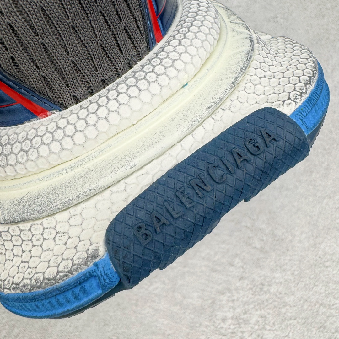 图片[13]-＃VG零售版 BALENCIAGA 3XL Sneakers 巴黎世家十代网布系带低帮走秀复古老爹鞋 全套原纸板楦头开发 最原汁原味的灵魂版型 全鞋荧光划线卡点 胶水把控整洁度追求极致完美 每一双都是工艺品 多重QC质检 超越公司货的品控标准 实实在在的免检产品 原盒原配 正确字体电绣 粗细、位置、大小正确 侧边TPU 透气孔匹配意产原版 正确分离大底 TPU软底 原版一致大底LOGO 立体感十足 原厂皮料水洗做旧 采购原厂网纱 不含皮革 网布材料和聚氨酯 磨损效果 鞋头边缘和后帮 Balenciaga 徽标 鞋面和后跟凸印尺码 鞋舌 3XL 橡胶品牌标识和反光细节 鞋帮拉袢和鞋舌拉祥 配反光细节 备用鞋带在鞋履前侧 可在穿着前取下 便于不同造型搭配 正常尺码 尺码：35 36 37 38 39 40 41 42 43 44 45 46-选品中心