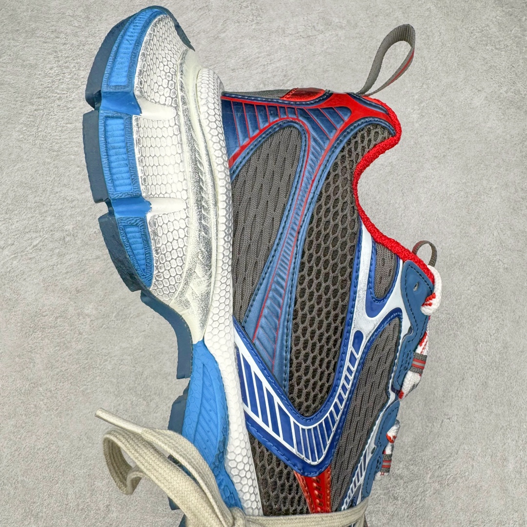 图片[6]-＃VG零售版 BALENCIAGA 3XL Sneakers 巴黎世家十代网布系带低帮走秀复古老爹鞋 全套原纸板楦头开发 最原汁原味的灵魂版型 全鞋荧光划线卡点 胶水把控整洁度追求极致完美 每一双都是工艺品 多重QC质检 超越公司货的品控标准 实实在在的免检产品 原盒原配 正确字体电绣 粗细、位置、大小正确 侧边TPU 透气孔匹配意产原版 正确分离大底 TPU软底 原版一致大底LOGO 立体感十足 原厂皮料水洗做旧 采购原厂网纱 不含皮革 网布材料和聚氨酯 磨损效果 鞋头边缘和后帮 Balenciaga 徽标 鞋面和后跟凸印尺码 鞋舌 3XL 橡胶品牌标识和反光细节 鞋帮拉袢和鞋舌拉祥 配反光细节 备用鞋带在鞋履前侧 可在穿着前取下 便于不同造型搭配 正常尺码 尺码：35 36 37 38 39 40 41 42 43 44 45 46-选品中心