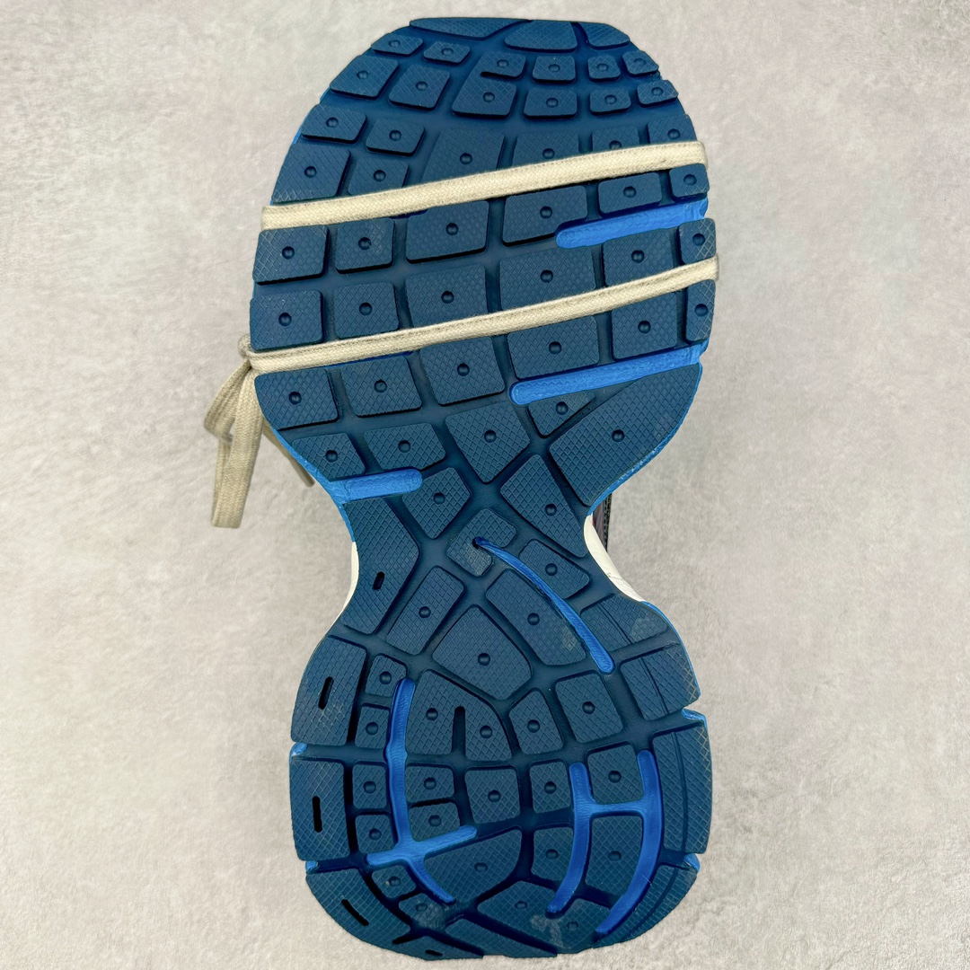 图片[8]-＃VG零售版 BALENCIAGA 3XL Sneakers 巴黎世家十代网布系带低帮走秀复古老爹鞋 全套原纸板楦头开发 最原汁原味的灵魂版型 全鞋荧光划线卡点 胶水把控整洁度追求极致完美 每一双都是工艺品 多重QC质检 超越公司货的品控标准 实实在在的免检产品 原盒原配 正确字体电绣 粗细、位置、大小正确 侧边TPU 透气孔匹配意产原版 正确分离大底 TPU软底 原版一致大底LOGO 立体感十足 原厂皮料水洗做旧 采购原厂网纱 不含皮革 网布材料和聚氨酯 磨损效果 鞋头边缘和后帮 Balenciaga 徽标 鞋面和后跟凸印尺码 鞋舌 3XL 橡胶品牌标识和反光细节 鞋帮拉袢和鞋舌拉祥 配反光细节 备用鞋带在鞋履前侧 可在穿着前取下 便于不同造型搭配 正常尺码 尺码：35 36 37 38 39 40 41 42 43 44 45 46-选品中心