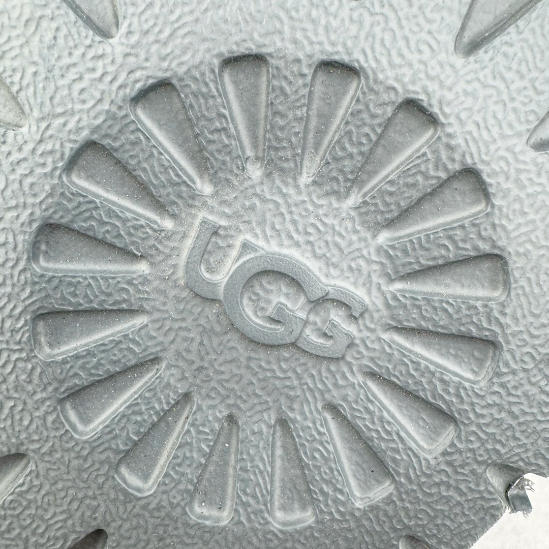 图片[11]-＃SP原厂 UGG 6222 经典短筒秋冬羊皮毛一体雪地靴 全鞋采用ZP同厂 隆丰A级澳洲进口羊皮毛一体 品牌代工厂生产线 完全遵循ZP工艺流程 代工厂原厂版师 秉承无原鞋不开发选择 注重每一处细节 市面最正版型 TREADLITE\\\”轻翼\\\”科技外底 轻便/耐用/柔韧/桩型【售后郑重承诺】一个月内若出现重大脱胶/断底等质量问题 直接为您换新！尺码：35 36 37 38 39 40-选品中心