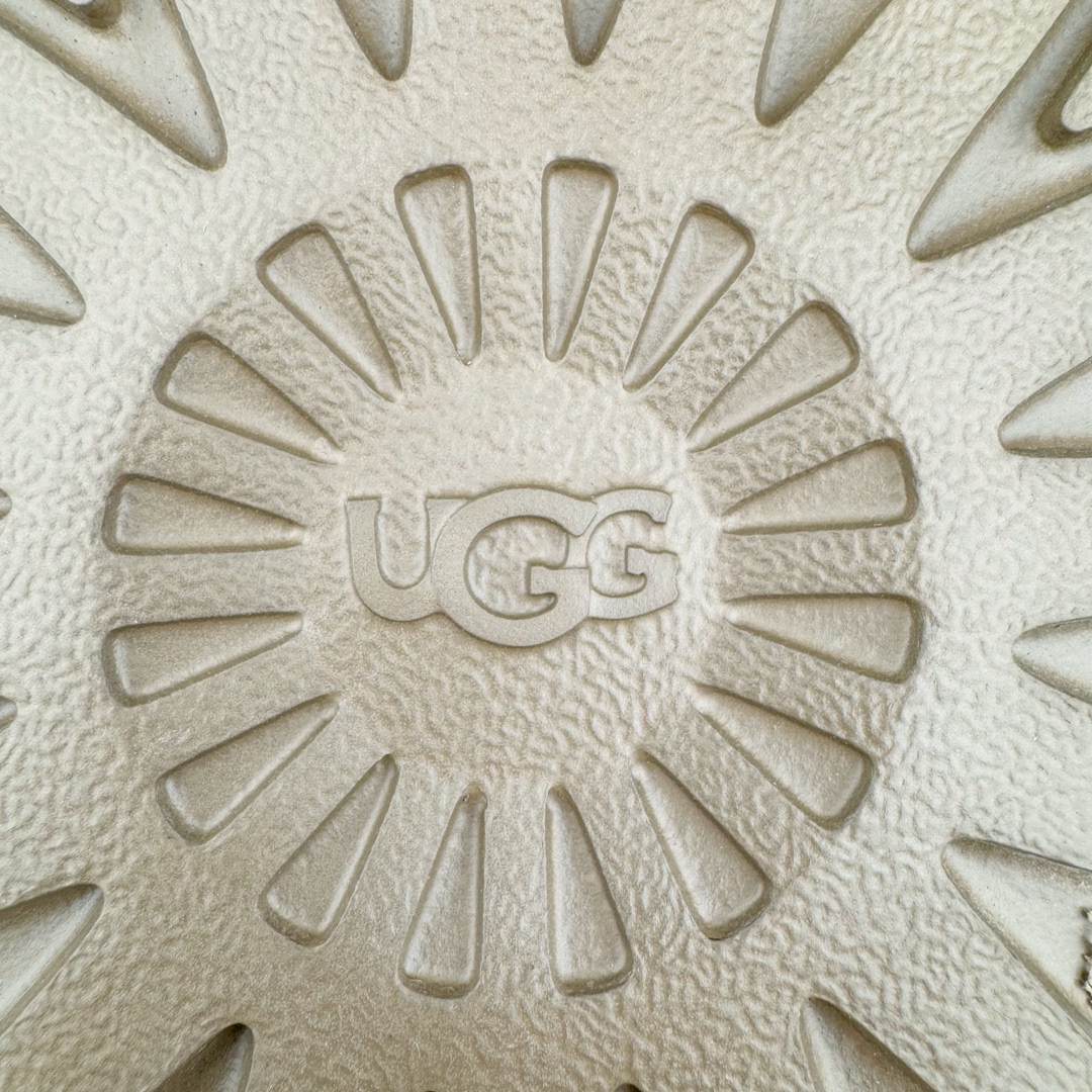 图片[14]-＃SP原厂 UGG 5013 卡扣男款秋冬羊皮毛一体雪地靴 全鞋采用ZP同厂 隆丰A级澳洲进口羊皮毛一体 品牌代工厂生产线 完全遵循ZP工艺流程 代工厂原厂版师 秉承无原鞋不开发选择 注重每一处细节 市面最正版型 TREADLITE\\\”轻翼\\\”科技外底 轻便/耐用/柔韧/桩型【售后郑重承诺】一个月内若出现重大脱胶/断底等质量问题 直接为您换新！尺码：40 41 42 43 44-选品中心