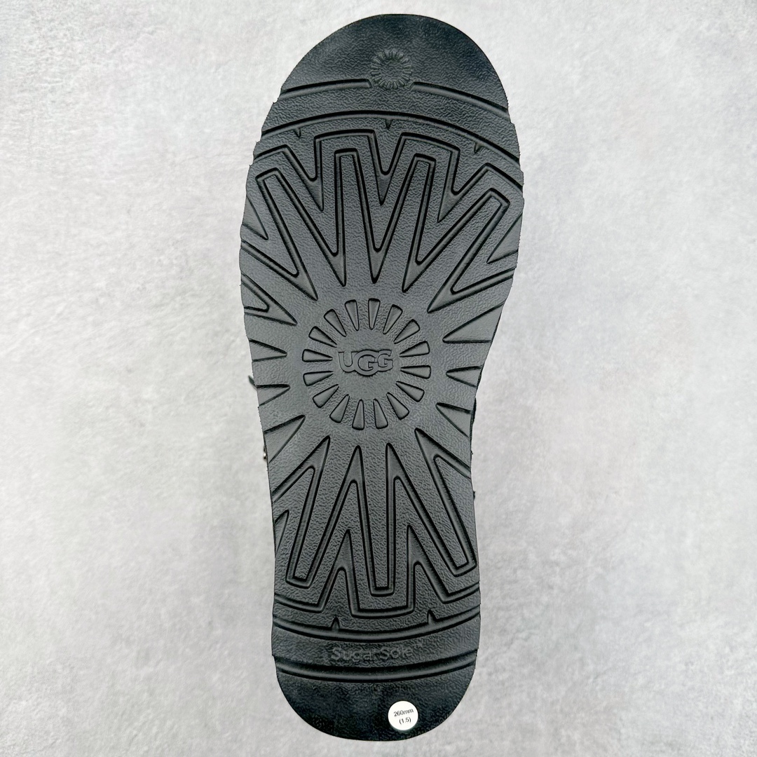 图片[9]-＃纯原 UGG 4526 秋冬羊皮毛一体雪地靴 全鞋采用ZP同厂 隆丰A级澳洲进口羊皮毛一体 品牌代工厂生产线 完全遵循ZP工艺流程 代工厂原厂版师 秉承无原鞋不开发选择 注重每一处细节 市面最正版型 TREADLITE\\\”轻翼\\\”科技外底 轻便/耐用/柔韧/桩型【售后郑重承诺】一个月内若出现重大脱胶/断底等质量问题 直接为您换新！尺码：40 41 42 43 44-选品中心