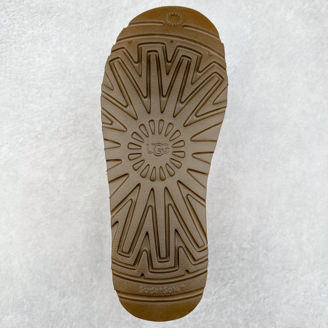 图片[9]-＃纯原 UGG 4054 秋冬羊皮毛一体雪地靴 全鞋采用ZP同厂 隆丰A级澳洲进口羊皮毛一体 品牌代工厂生产线 完全遵循ZP工艺流程 代工厂原厂版师 秉承无原鞋不开发选择 注重每一处细节 市面最正版型 TREADLITE\\\”轻翼\\\”科技外底 轻便/耐用/柔韧/桩型【售后郑重承诺】一个月内若出现重大脱胶/断底等质量问题 直接为您换新！尺码：40 41 42 43 44-选品中心