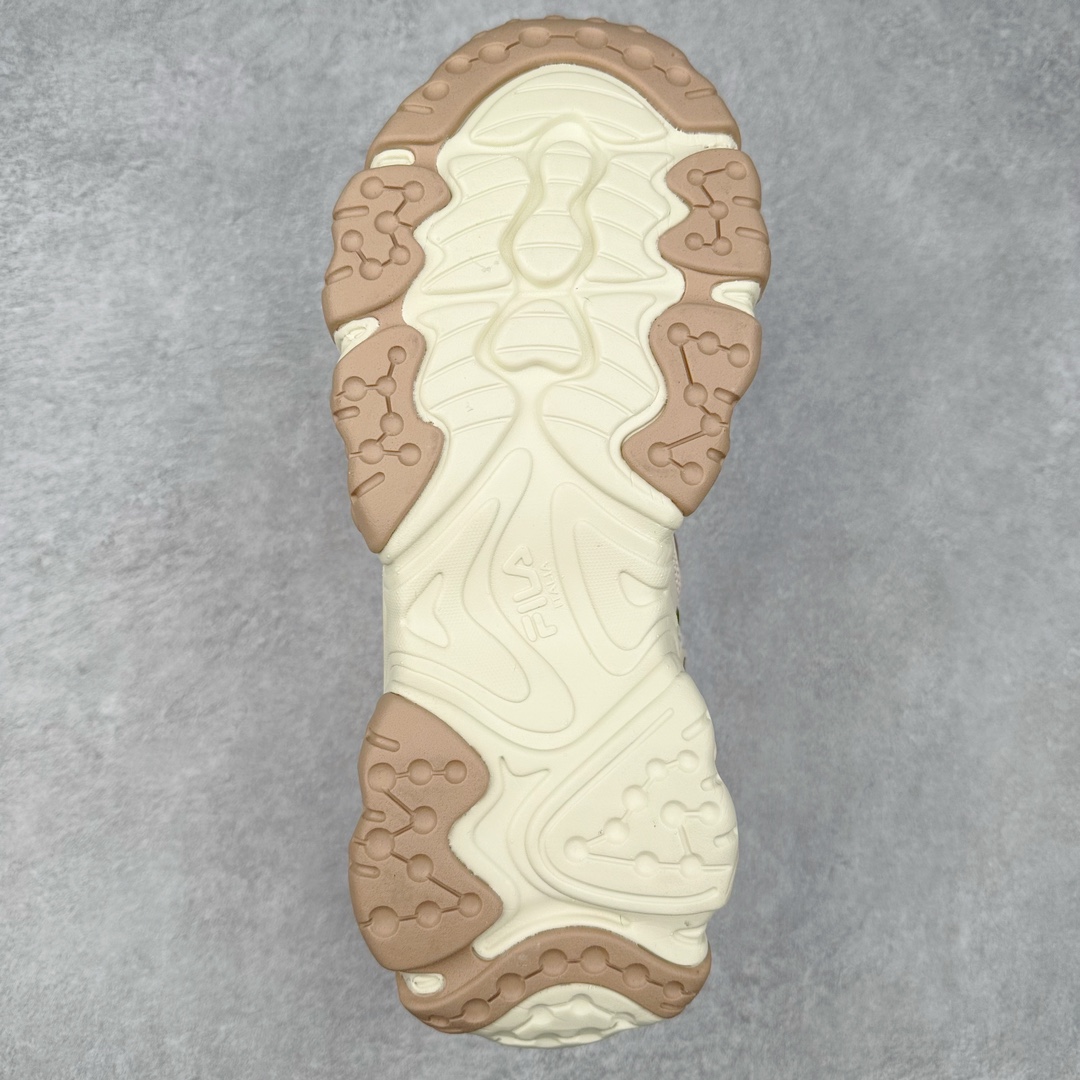 图片[9]-FILA FUSION Fluid 斐乐摩登潮牌防滑耐磨轻便运动鞋 FUSION 系列传承了 FILA 的百年基因，融入年轻运动及潮流文化，成为引领变革、创新突破的一代。以“1+N” 的跨界合作模式重现经典的同时创造经典。带来最出其不意的跨界合作惊喜。同时，FILAFUSION把FILA 的 DNA 融入到定制体验里，你可以随心制造厲于你的产品。FILA FUSION 的鞋家族涵盖了老爹鞋、跑步鞋、网球鞋、季节款。风格复古新潮，满足了时尚人士出行及各类运动的搭配需求，成为当下年轻人筷拥的鞋类品牌之一。FILA FUSION 走进年轻人的世界，通过年轻人运动，街舞，滑板，篮球，展现 FILA FUSION 的潮流态度和年轻文化。FILA FUSION 认为末来属于引领变革、创新突破的年轻一代，让我们一起构成 FILA 未来的蓝图吧！尺码：35.5 36 36.5 37.5 38 38.5 39 40 40.5 41 42 42.5 43 44 44.5 45 45.5-选品中心