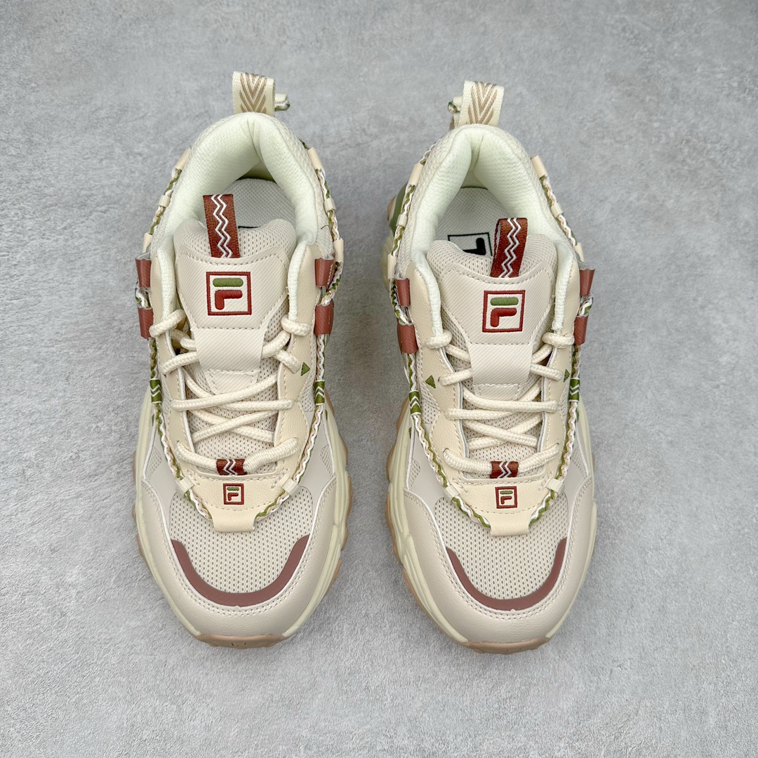 图片[2]-FILA FUSION Fluid 斐乐摩登潮牌防滑耐磨轻便运动鞋 FUSION 系列传承了 FILA 的百年基因，融入年轻运动及潮流文化，成为引领变革、创新突破的一代。以“1+N” 的跨界合作模式重现经典的同时创造经典。带来最出其不意的跨界合作惊喜。同时，FILAFUSION把FILA 的 DNA 融入到定制体验里，你可以随心制造厲于你的产品。FILA FUSION 的鞋家族涵盖了老爹鞋、跑步鞋、网球鞋、季节款。风格复古新潮，满足了时尚人士出行及各类运动的搭配需求，成为当下年轻人筷拥的鞋类品牌之一。FILA FUSION 走进年轻人的世界，通过年轻人运动，街舞，滑板，篮球，展现 FILA FUSION 的潮流态度和年轻文化。FILA FUSION 认为末来属于引领变革、创新突破的年轻一代，让我们一起构成 FILA 未来的蓝图吧！尺码：35.5 36 36.5 37.5 38 38.5 39 40 40.5 41 42 42.5 43 44 44.5 45 45.5-选品中心