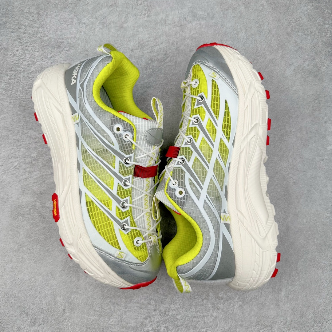 图片[3]-HOKA ONE ONE Mafate Speed 3 Low 玛法特3代系列低帮轻量户外越野休闲运动慢跑鞋 HOKA ONE ONE 最近推出了一个胶囊系列 Origin Story 这个系列里的 Mafate Speed 2 可以说让我日思夜想有一阵子了 最近终于拔草 让我来分享一下这双也是上脚赞到爆的越野跑鞋吧 以阿尔卑斯山脉作为主题将亮黄色与蓝色调覆盖在这经典轮廓之上 配色的呈现效果相当亮眼 以至于很多人买这个配色是用来日常搭配的 鞋面采用超轻的无缝架构 轻薄的TPU贴在透气的鞋面材料上 减轻重量同时也保证了支撑性 鞋底则采用滚动平衡技术 引导跑者回归自然步态 祖传的神奇EVA材质中底依旧是一如既往地表现优秀 能提供充足的缓震 作为HOKA家的越野跑鞋 VIBRAM 橡胶大底也是必不可少的 即便在复杂湿滑的地形 依旧能有良好的抓地力及稳定性 鞋带采用了弹性不易松脱的扁宽弹性鞋带 前掌与中掌部分也进行了加宽 也更加适合亚洲人的脚型 是一款十分全面且足够强悍的户外硬核越野鞋 而这双极其亮眼的越野跑鞋恰好又是在江山一百中参赛的UTMB冠军 Ludovic POMMERET 夺冠时穿着的战靴 这就让它变得更加有吸引力了 用来日常搭配的话短裤是基本不挑 长裤我个人推荐阔腿裤 工装裤以及各种长筒牛仔裤都可以 尺码：36 36.5 37.5 38 38.5 39 40 40.5 41 42 42.5 43 44 44.5 45-选品中心