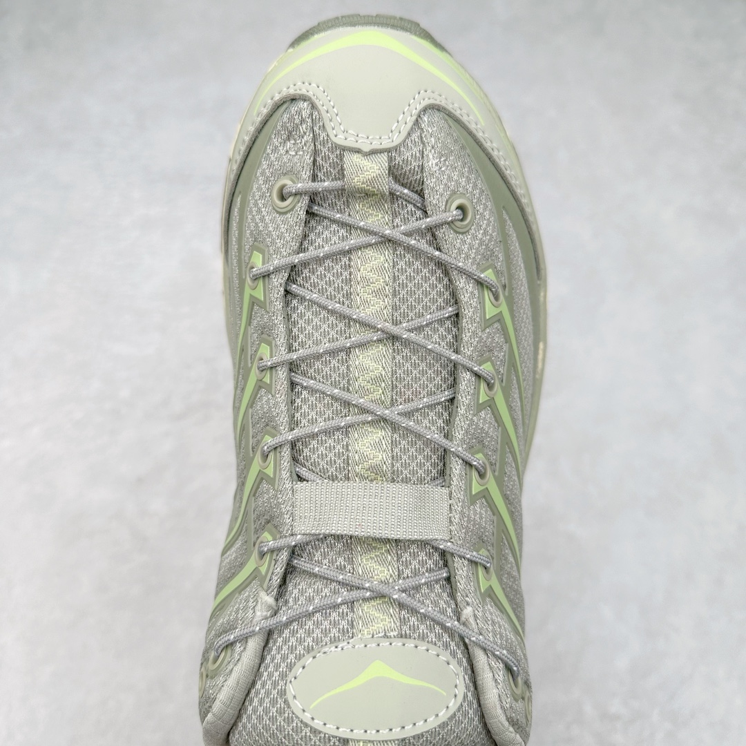 图片[4]-HOKA ONE ONE Mafate Speed 3 Low 玛法特3代系列低帮轻量户外越野休闲运动慢跑鞋 HOKA ONE ONE 最近推出了一个胶囊系列 Origin Story 这个系列里的 Mafate Speed 2 可以说让我日思夜想有一阵子了 最近终于拔草 让我来分享一下这双也是上脚赞到爆的越野跑鞋吧 以阿尔卑斯山脉作为主题将亮黄色与蓝色调覆盖在这经典轮廓之上 配色的呈现效果相当亮眼 以至于很多人买这个配色是用来日常搭配的 鞋面采用超轻的无缝架构 轻薄的TPU贴在透气的鞋面材料上 减轻重量同时也保证了支撑性 鞋底则采用滚动平衡技术 引导跑者回归自然步态 祖传的神奇EVA材质中底依旧是一如既往地表现优秀 能提供充足的缓震 作为HOKA家的越野跑鞋 VIBRAM 橡胶大底也是必不可少的 即便在复杂湿滑的地形 依旧能有良好的抓地力及稳定性 鞋带采用了弹性不易松脱的扁宽弹性鞋带 前掌与中掌部分也进行了加宽 也更加适合亚洲人的脚型 是一款十分全面且足够强悍的户外硬核越野鞋 而这双极其亮眼的越野跑鞋恰好又是在江山一百中参赛的UTMB冠军 Ludovic POMMERET 夺冠时穿着的战靴 这就让它变得更加有吸引力了 用来日常搭配的话短裤是基本不挑 长裤我个人推荐阔腿裤 工装裤以及各种长筒牛仔裤都可以 尺码：36 36.5 37.5 38 38.5 39 40 40.5 41 42 42.5 43 44 44.5 45-选品中心